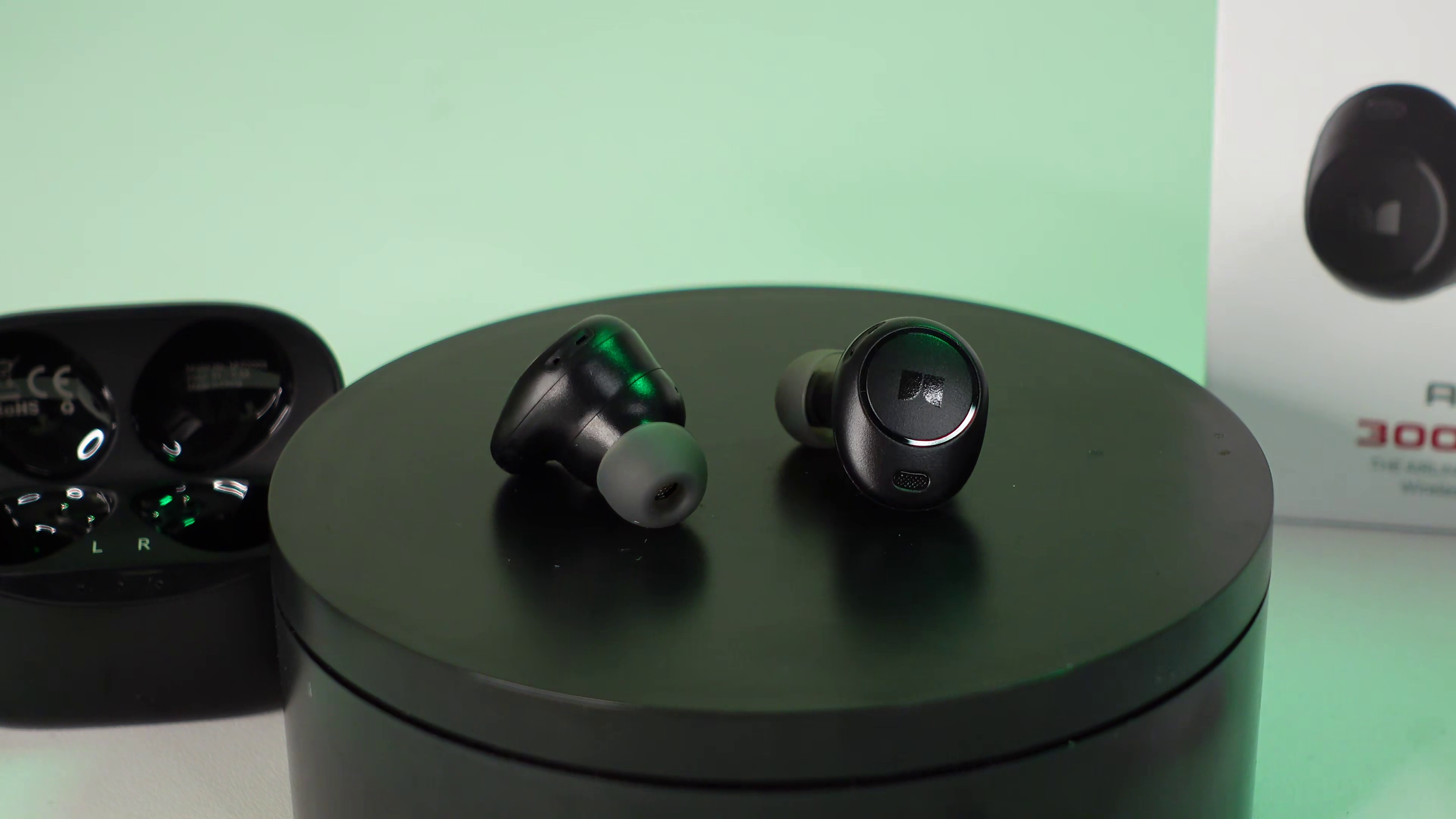 image of airlinks on turntable