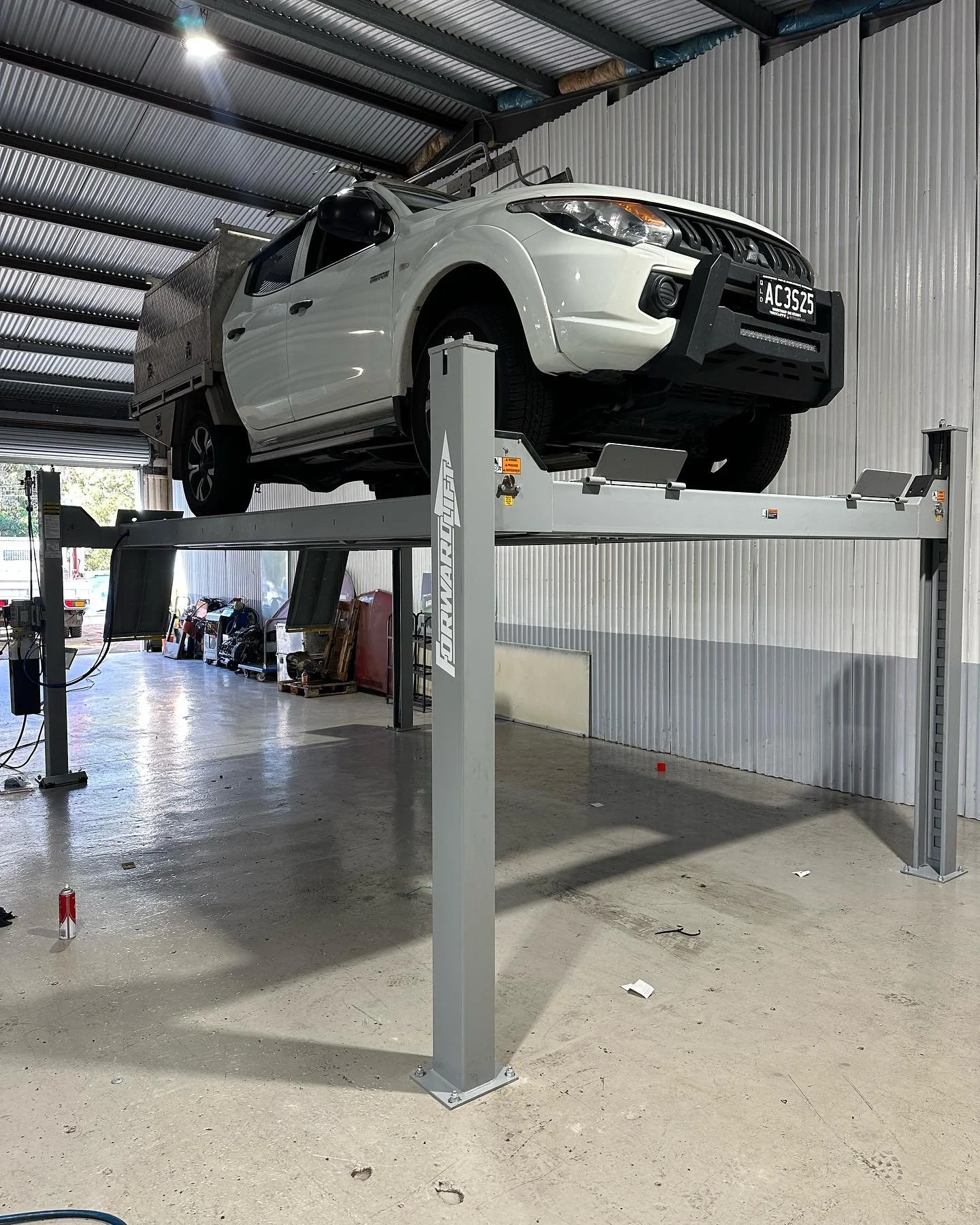 Sleek grey @forward_lift Cr14 installed and ready to be put to work. 💪