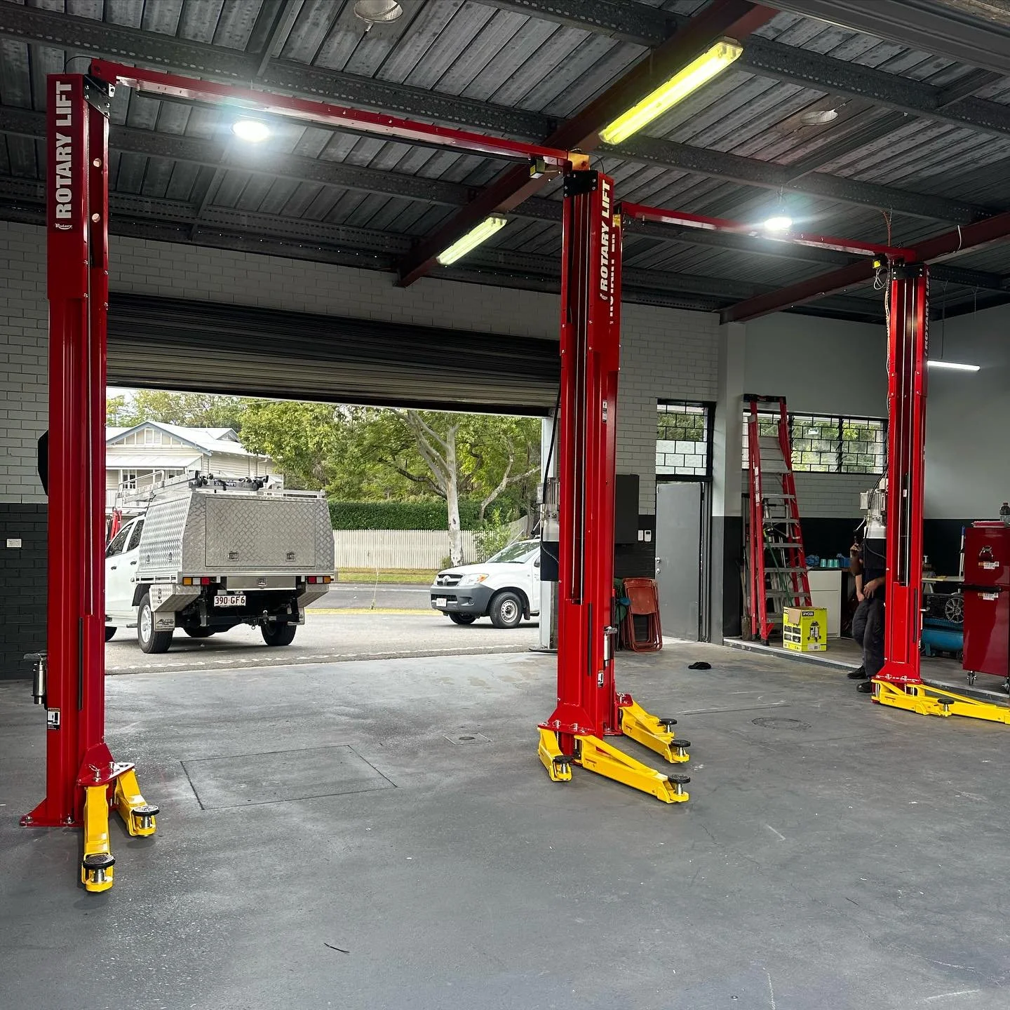2 Brand new Rotary 4.5t 2 post hoist installed this morning at a new workshop opening in Sherwood.