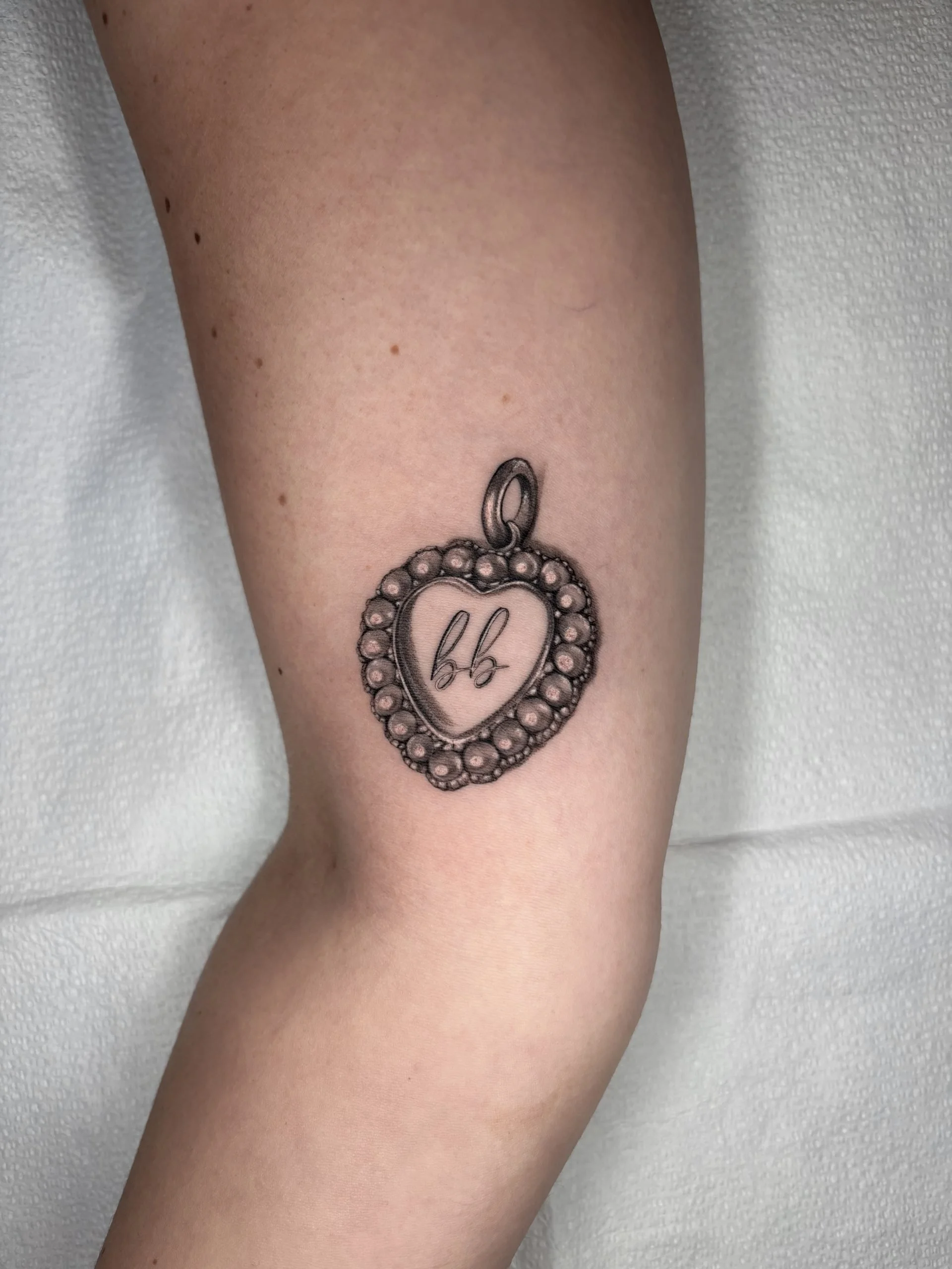 heart_jewelry_microrealism_tattoo-scaled.jpg