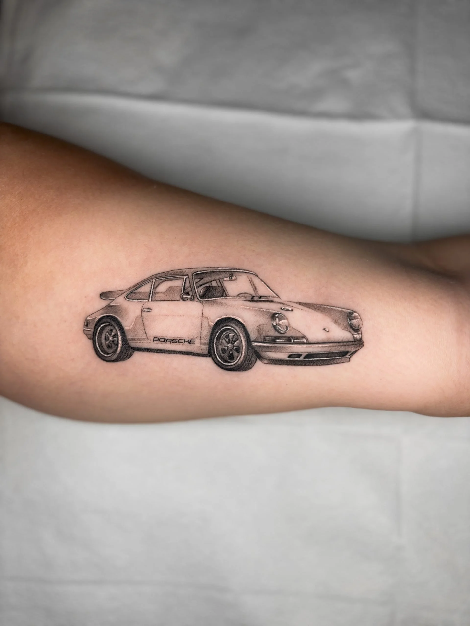 aotats_porsche_custom_micro_realism-scaled.jpg