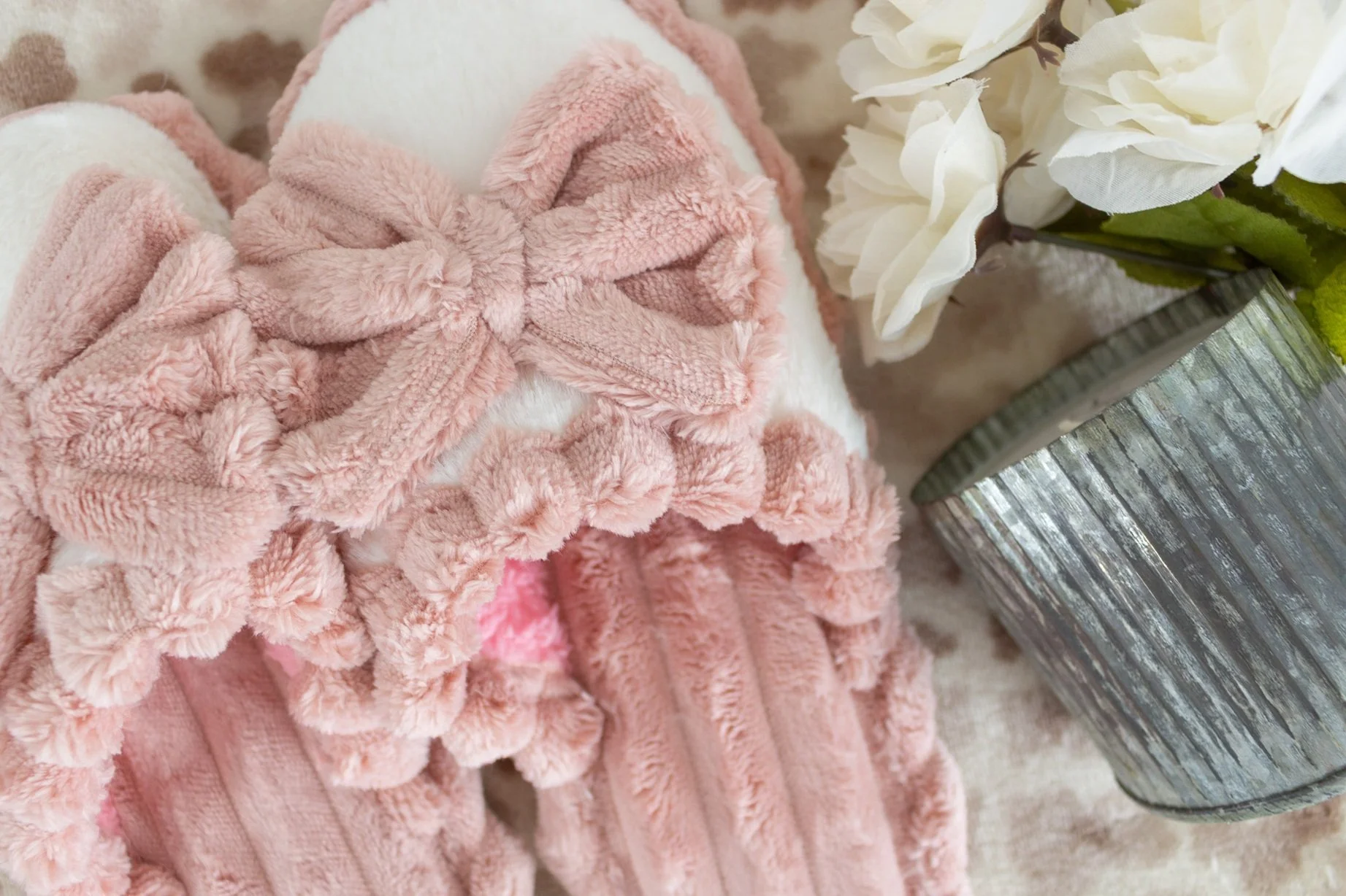 pink_bow_slippers_2.jpg
