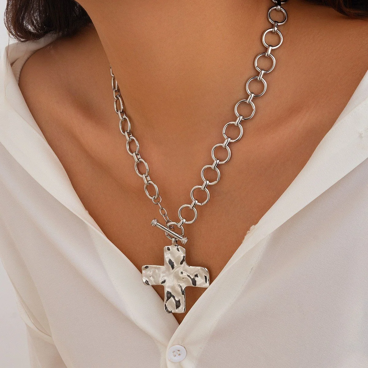 Hammered_Cross_Necklace_Silver_1.jpeg
