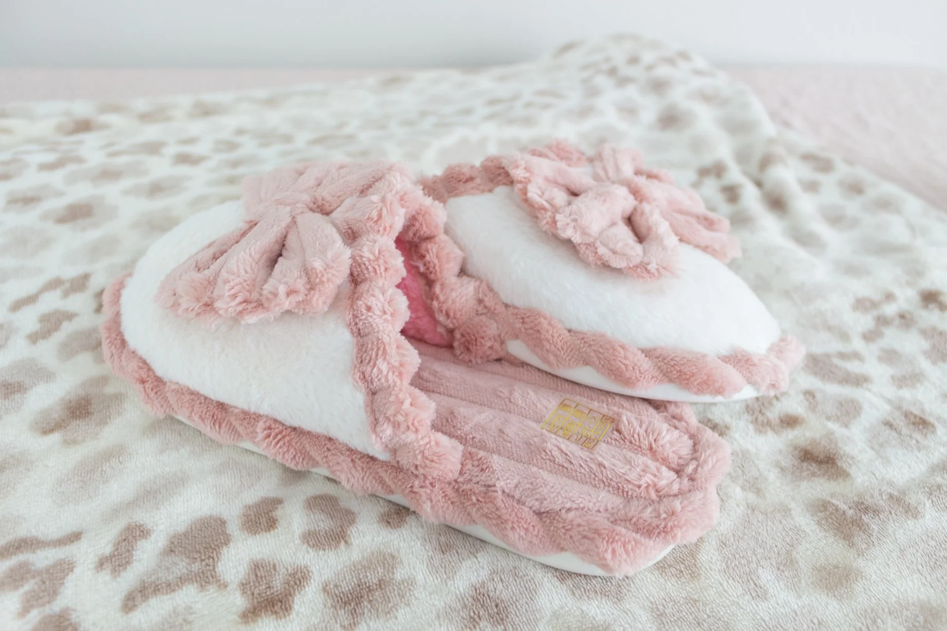 pink_bow_slippers_6.jpg