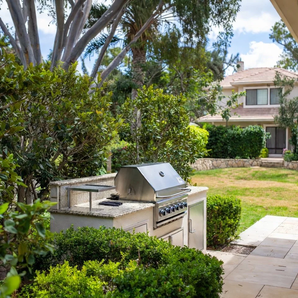 Grill cleaning and repair cost breakdown for Dallas–Fort Worth homeowners, showing pricing factors and red flags for Dallas, Fort Worth, Arlington, Plano, Irving, Garland, and Frisco.