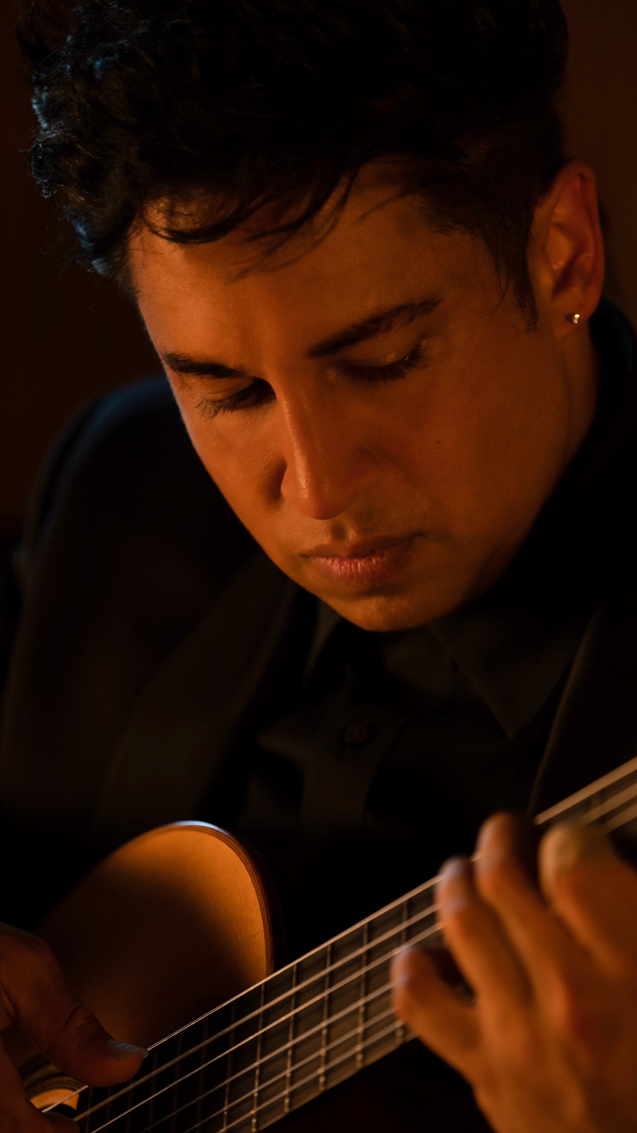 Nathan Sinclair classical guitarist headshot