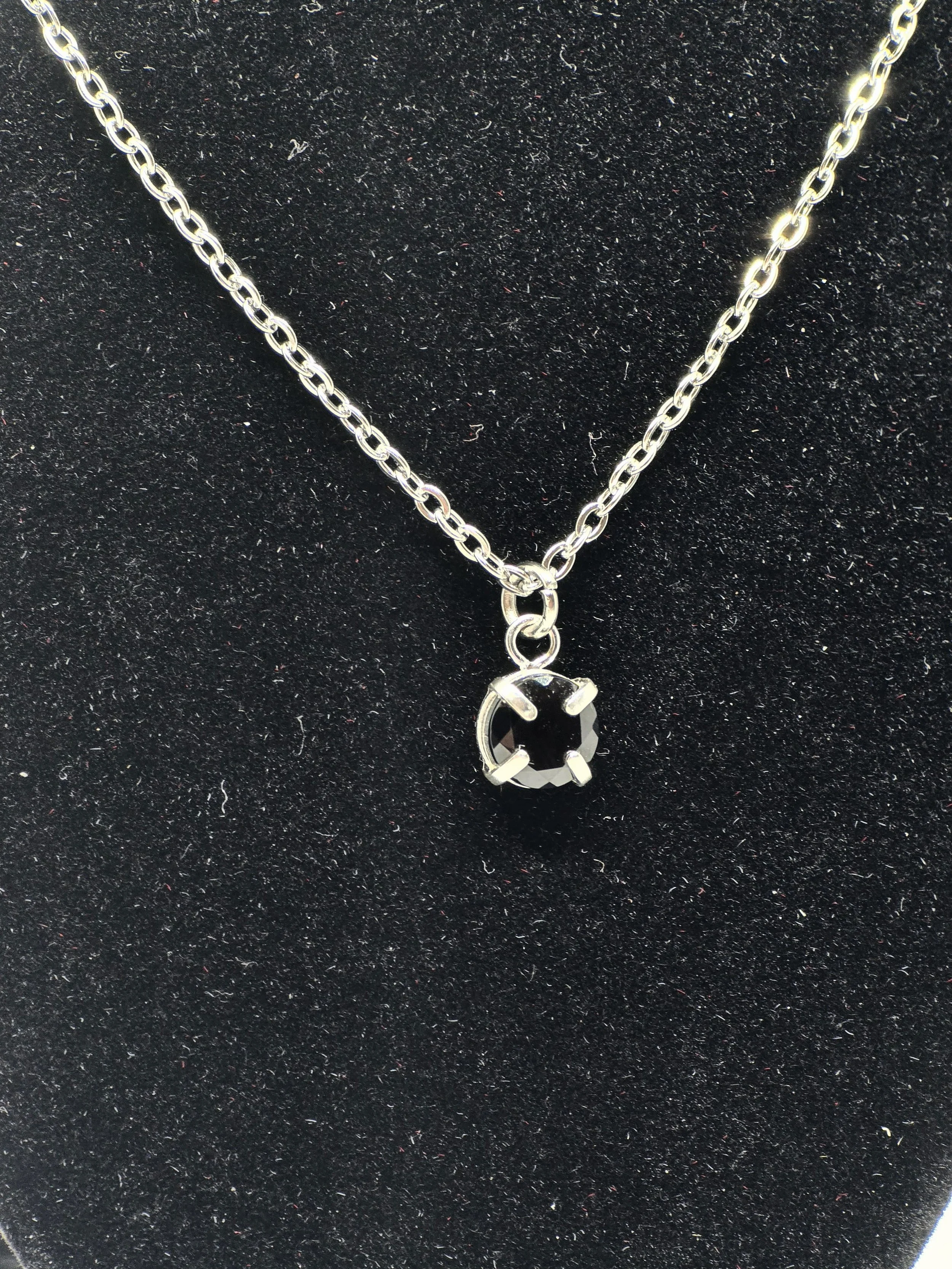 natural black spinel 02.jpg