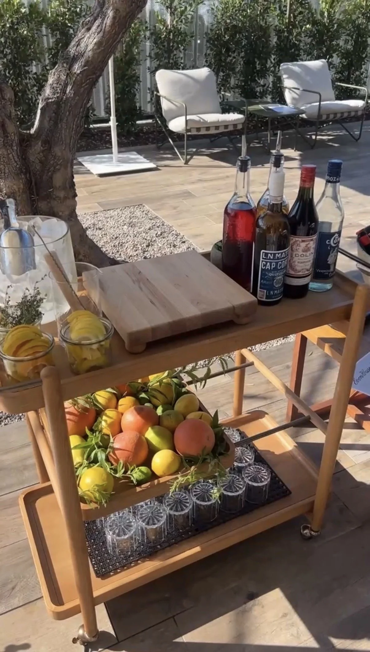 BAR CART HOSPITALITY & SERVICE EXPERIENCE
Food, beverage, and retail concept development for a private members club, shaping a cohesive hospitality experience through elevated menus, bar programs, merchandising, and operational execution. 

