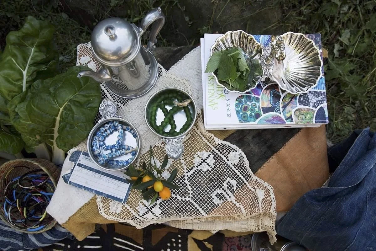 Product styling and flat lay composing, elevating consumer goods through modern, editorial visuals, designed for brand's e-commerce and digital use. 