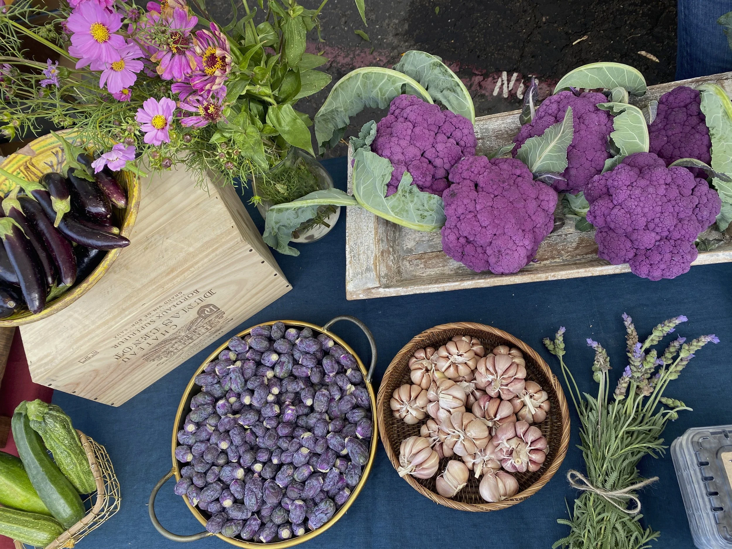 Food styling and visual installations, translating ingredients into editorial compositions, designed for hospitality, brand, and digital storytelling. 