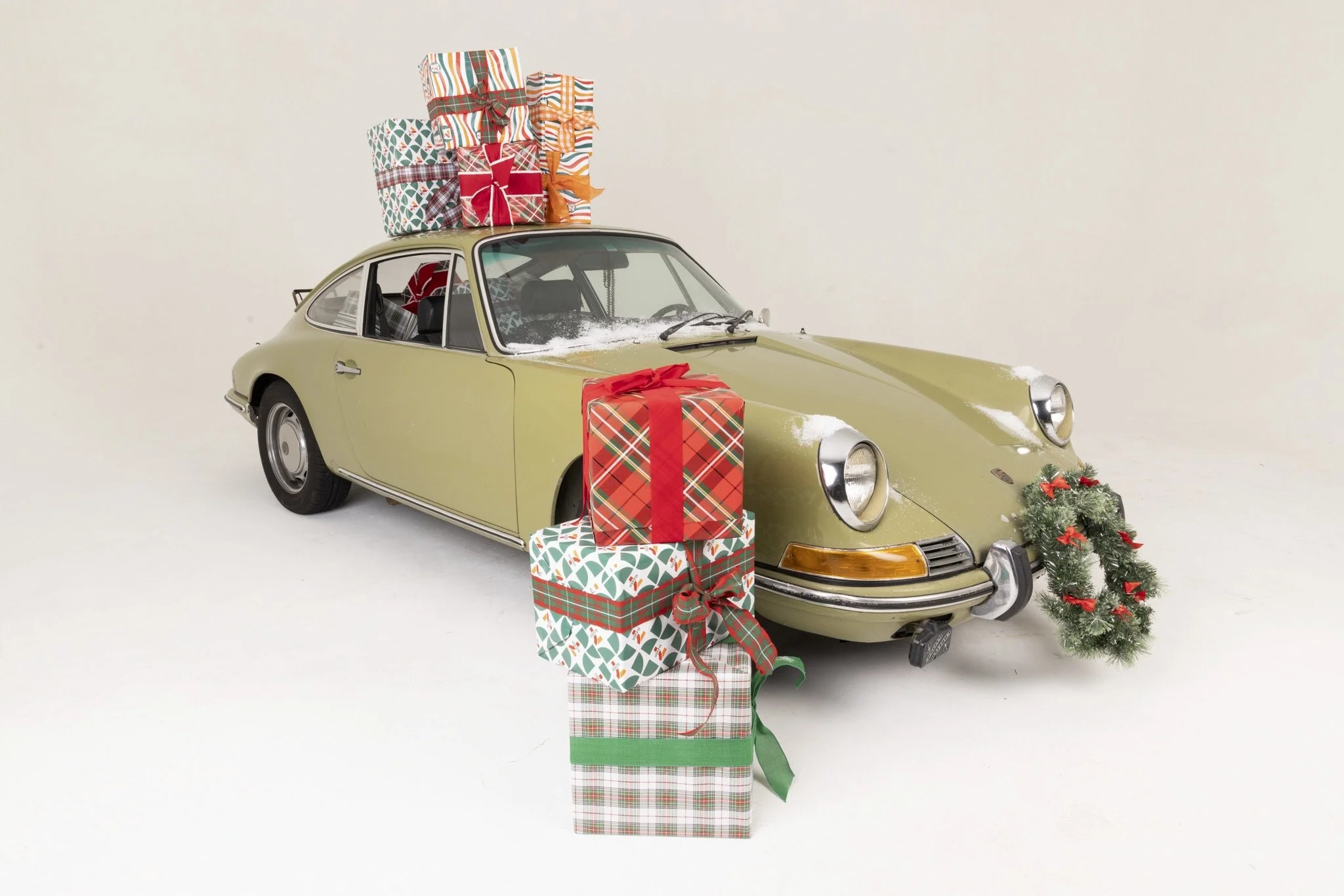 CLIENT: 7-ELEVEN - HOLIDAY 2025
Holiday set styling and visual merchandising collaboration with 7-Eleven, elevating mass-market retail through modern editorial product storytelling designed for international-scale digital use. 