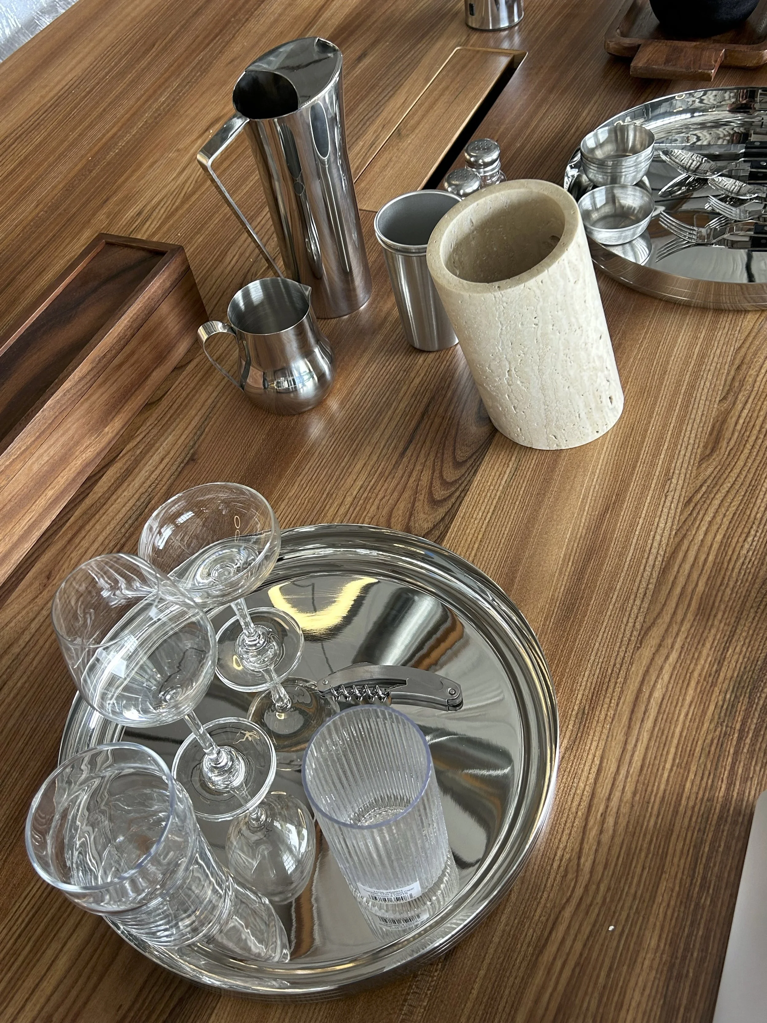 CLIENT: EVEN HOUSE 
Presentation-ware for food and beverage program. 
Inspiration: Natural elements built to last: cast iron, woods, stainless steel combined with classic and timeless designs. Use of trays for hospitality service and relaxed clubhous