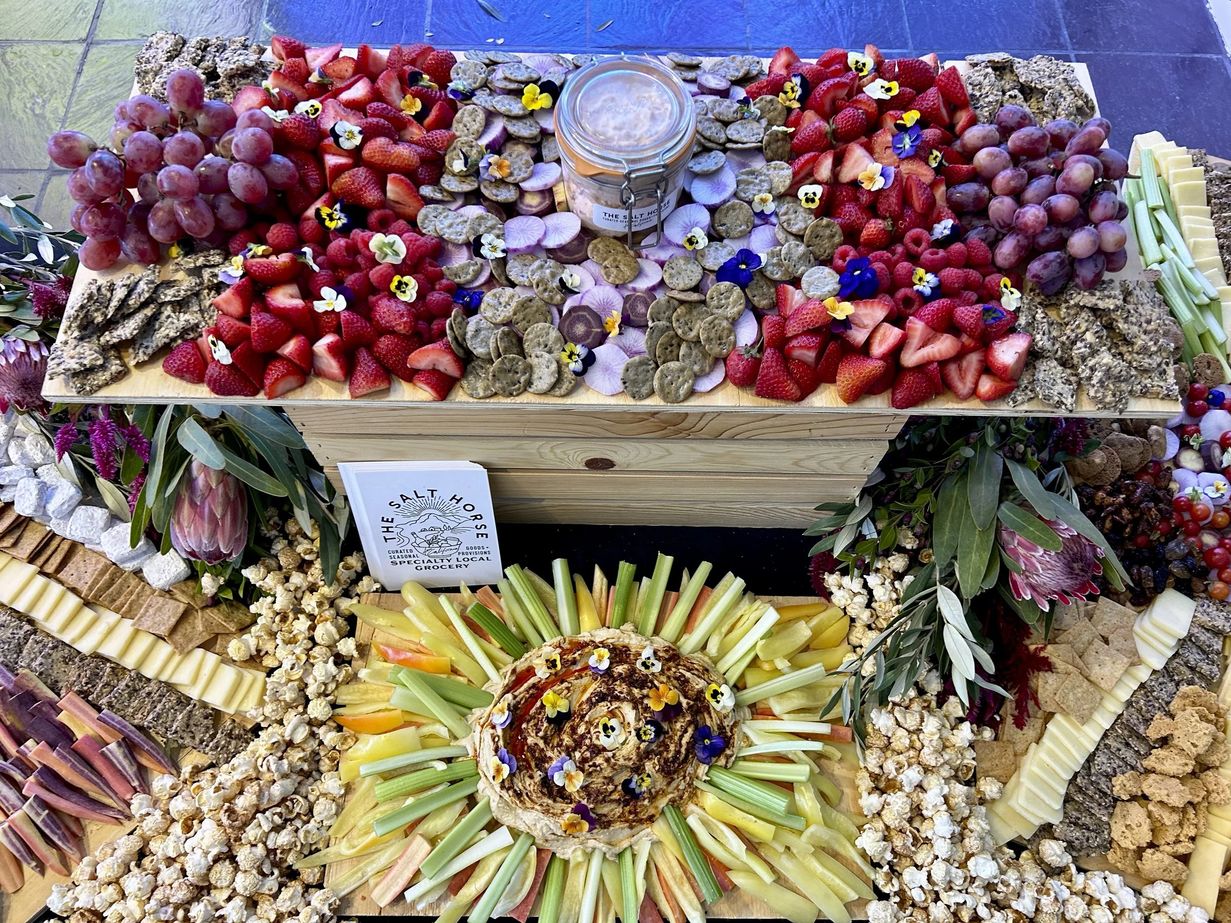 CLIENT: LAGUNA BEACH ART MUSEUM Catering and event concept creation, delivering design-forward food experiences through thoughtful menus, visual presentation, and seamless execution for private, brand, and community-driven events and gatherings. 