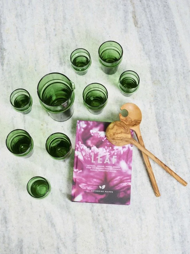 Product styling & Flat Lay composing, elevating consumer goods, through modern, editorial visuals designed for brand's e-commerce and digital use. 