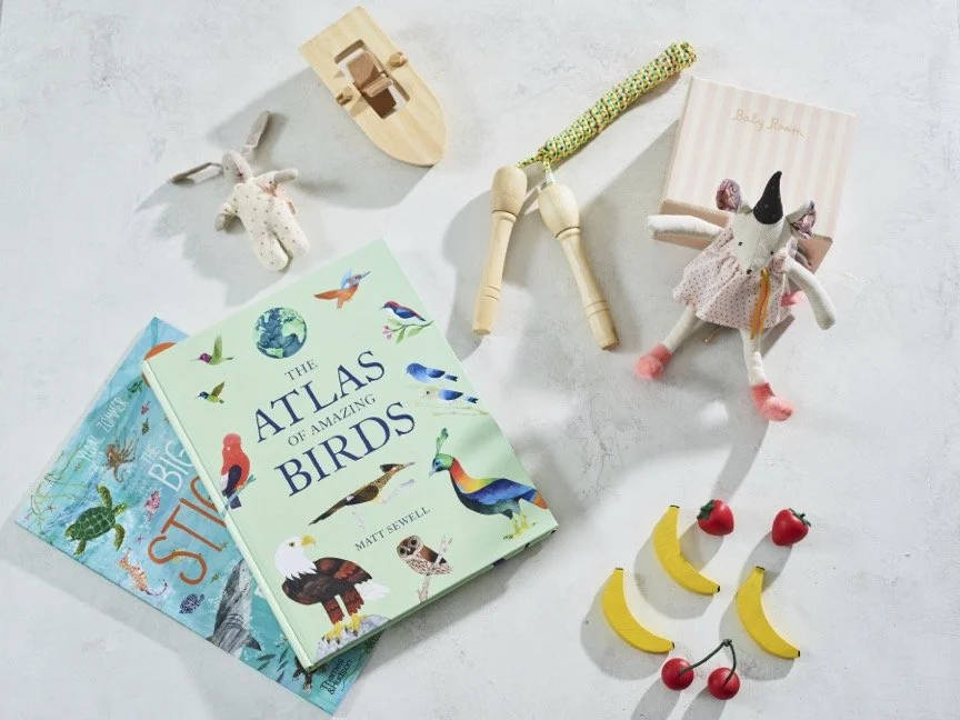 Product styling and flat lay composing, elevating consumer goods through modern, editorial visuals, designed for brand's e-commerce and digital use. 