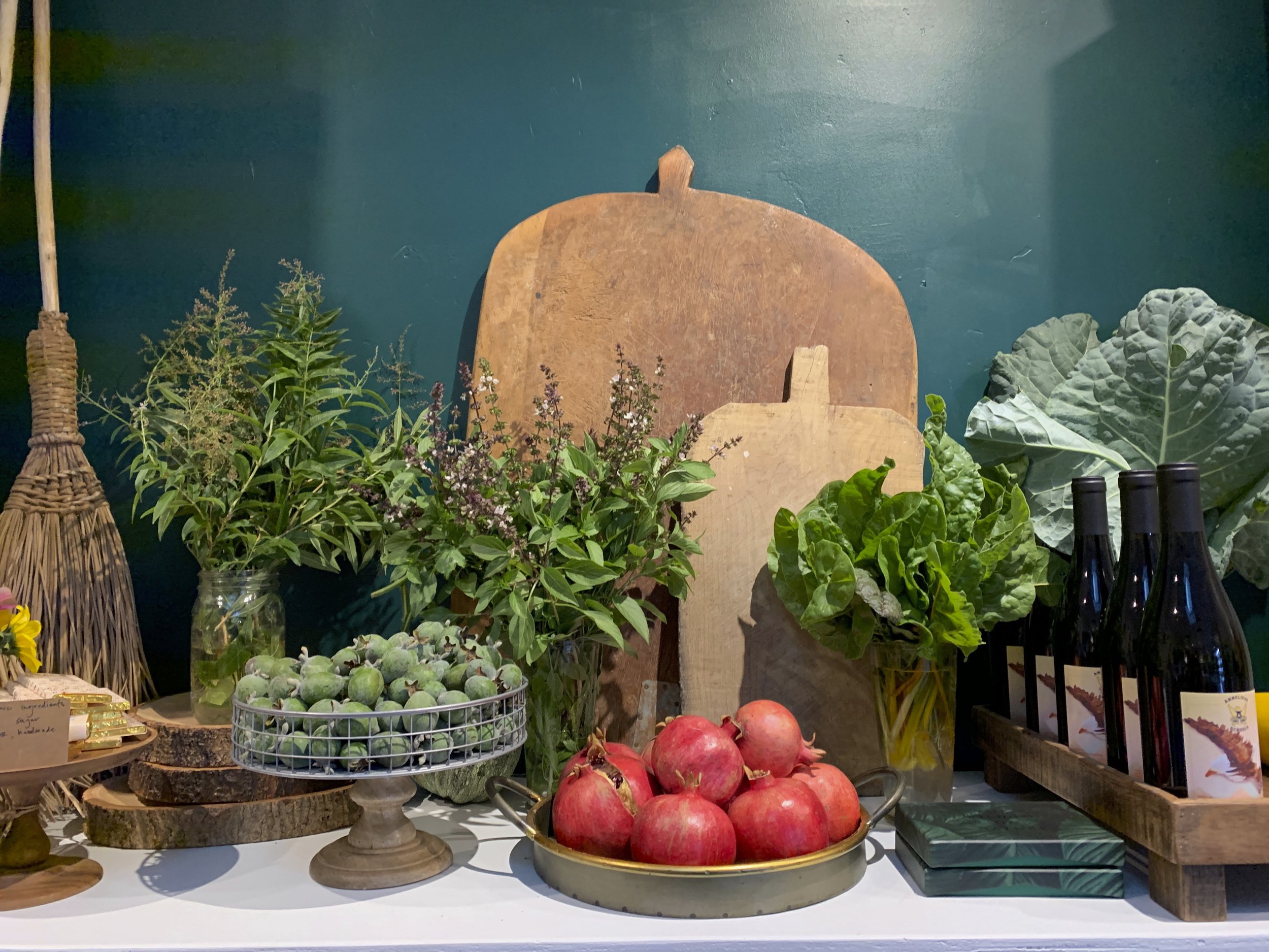 Food styling and visual installations, translating ingredients into editorial compositions, designed for hospitality, brand, and digital storytelling. 