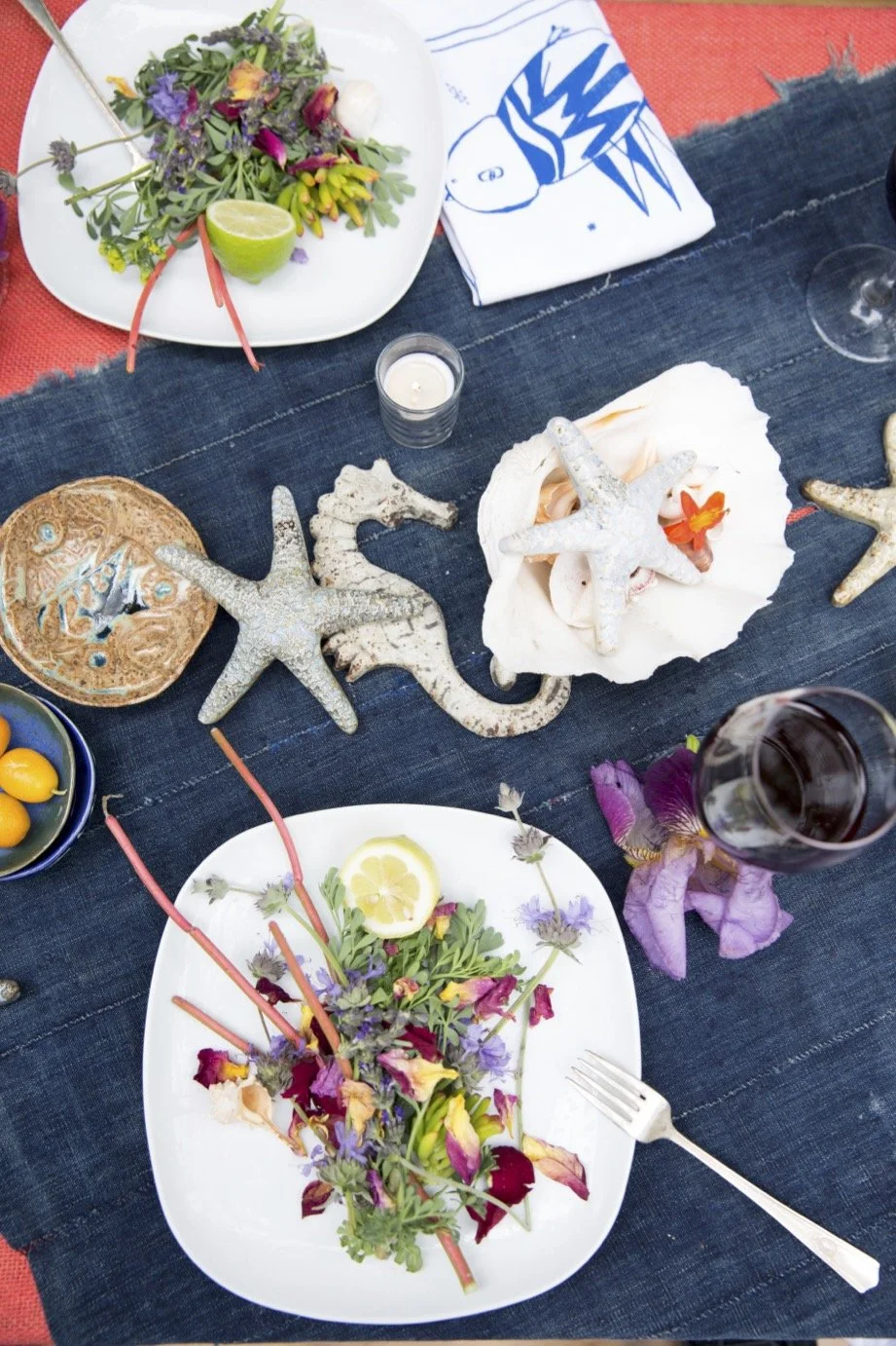 Product styling and flat lay composing, elevating consumer goods through modern, editorial visuals, designed for brand's e-commerce and digital use. 