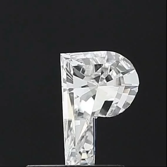 Why have multiple diamonds set into the shape of your initial when you can just buy a fully diamond initial? ✨