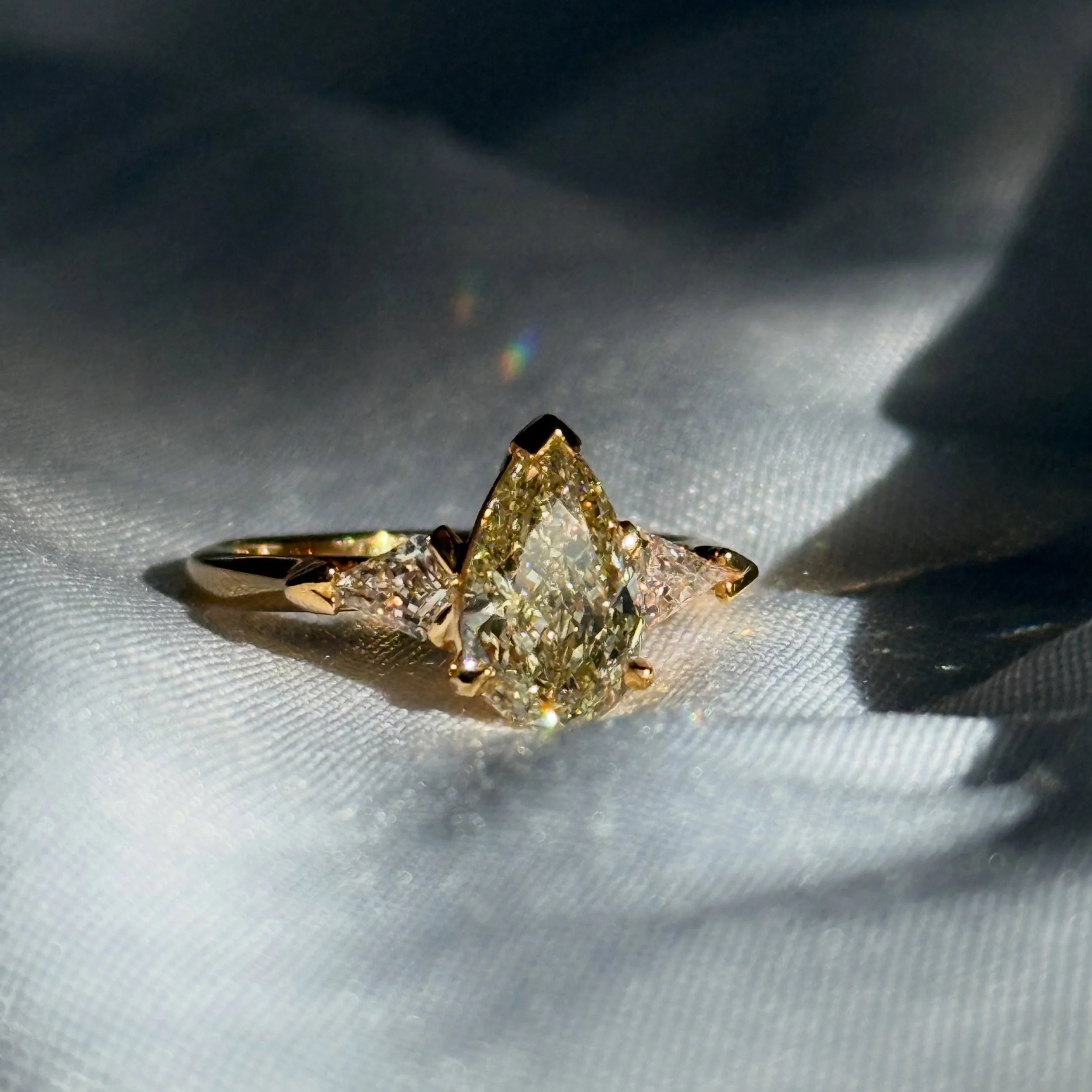 A &amp; K 💛 The sweetest couple. 
Getting to be a small part of such a big moment will never get old. Swipe to see this one come to life from start to finish. 

#labgrowndiamonds #naturaldiamonds #engagementring #vancouverproposal #vancouver