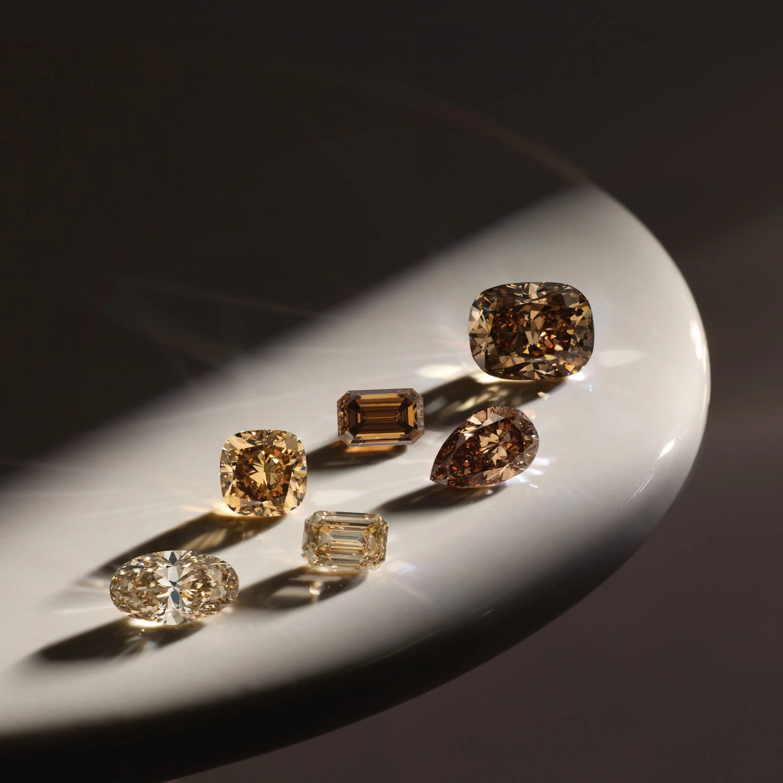 Champagne &amp; cognac diamonds for that effortless old-money luxury ✨

#diamonds #naturaldiamonds #labgrowndiamonds #coloreddiamonds #coloureddiamonds Vancouver