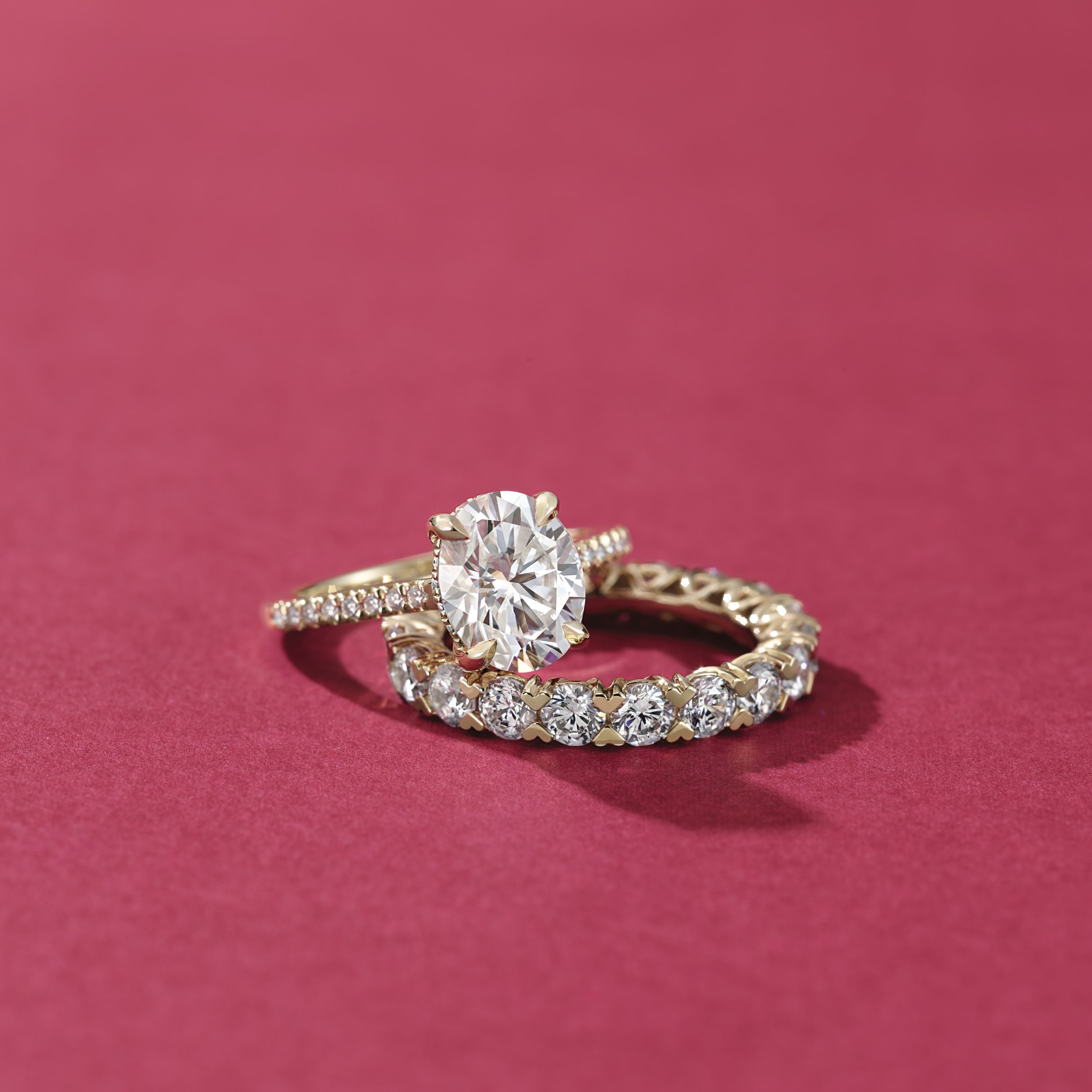 A matching wedding band is one thing. A matching wedding band with heart prongs? Even better ✨

#engagementring #weddingband #diamonds #labgrowndiamonds #naturaldiamonds