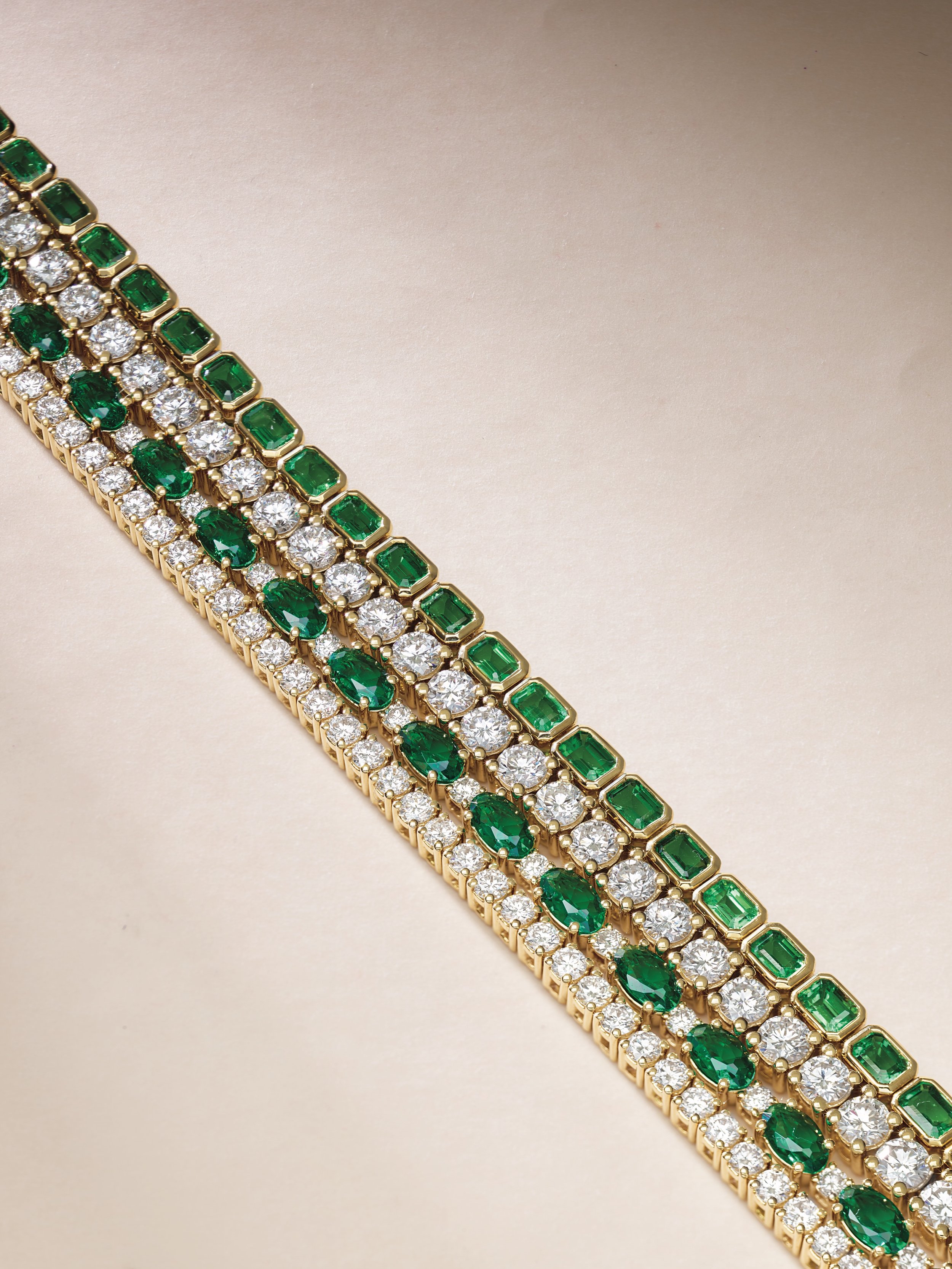 Your tennis bracelet stack called. It wants some colour ✨🍀

#tennisbracelet #diamondjewelry #labgrowndiamonds #emerald #vancouver