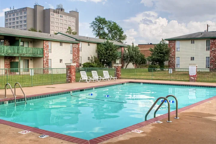 Hillcrest 90 Apartments