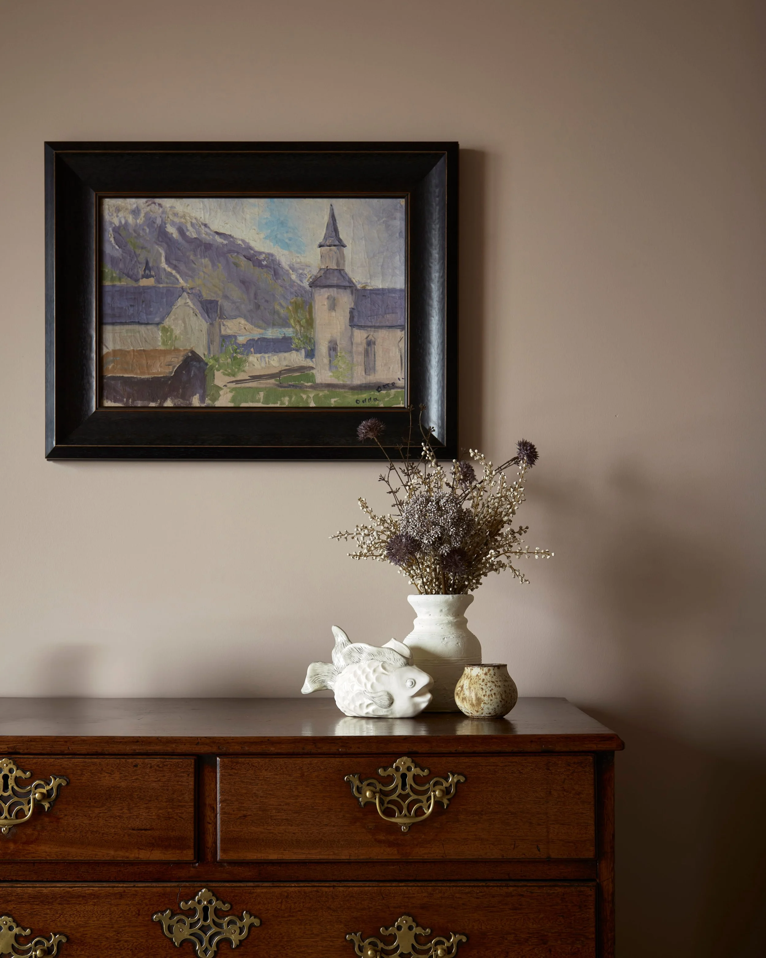 10.1 Mio Lodge - books removed.jpg