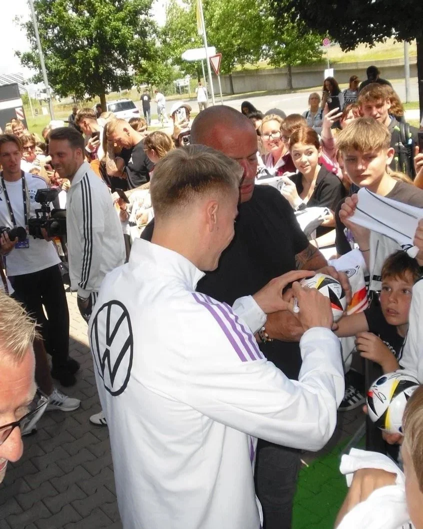 Hochwertiger Sport- und Brand-Content von Adidas und DFB, produziert für Social Media, Eventkommunikation und Markenpräsenz.