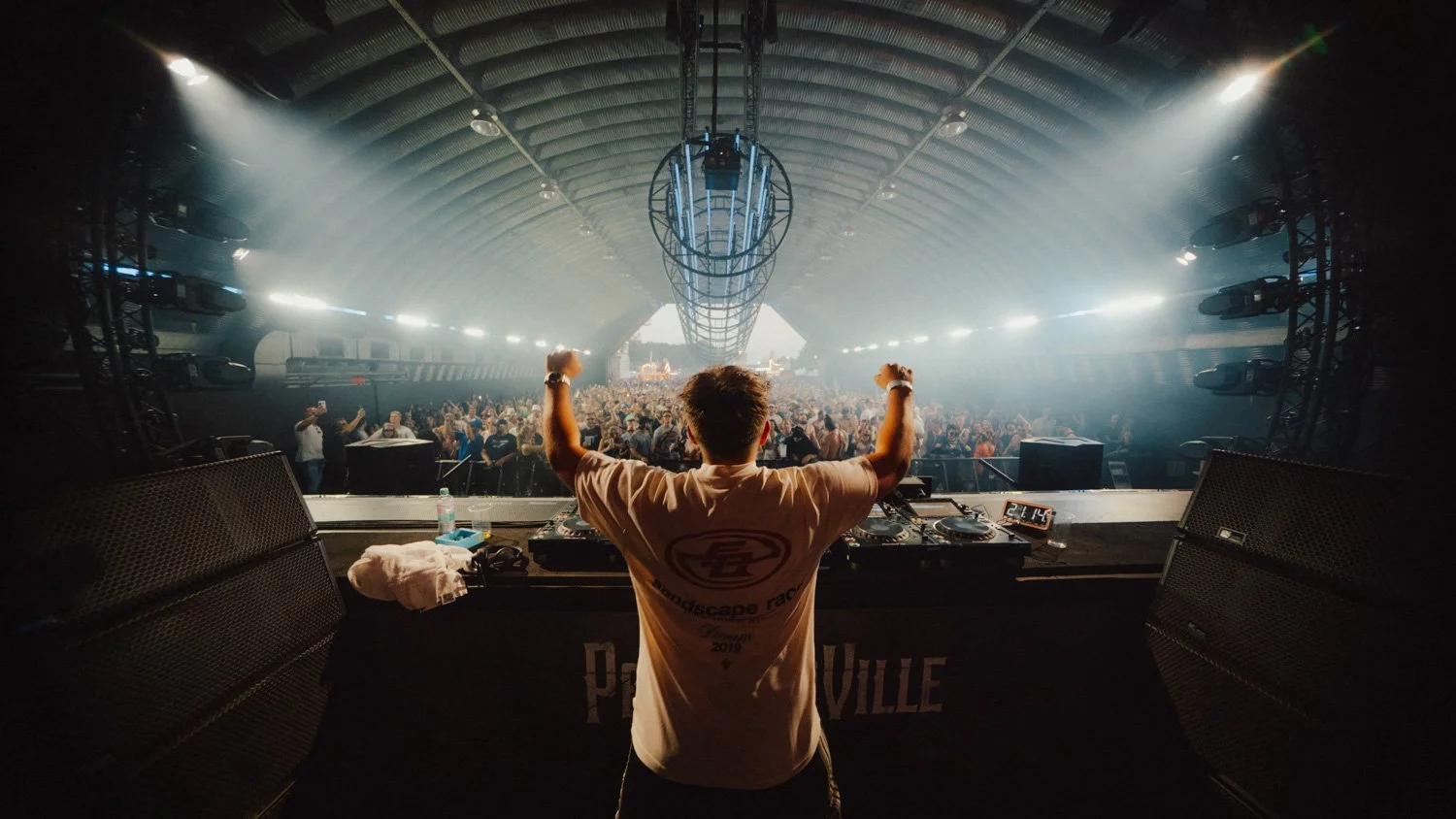 Fotos von der Festival Show von Sonny Wern auf dem Parookaville