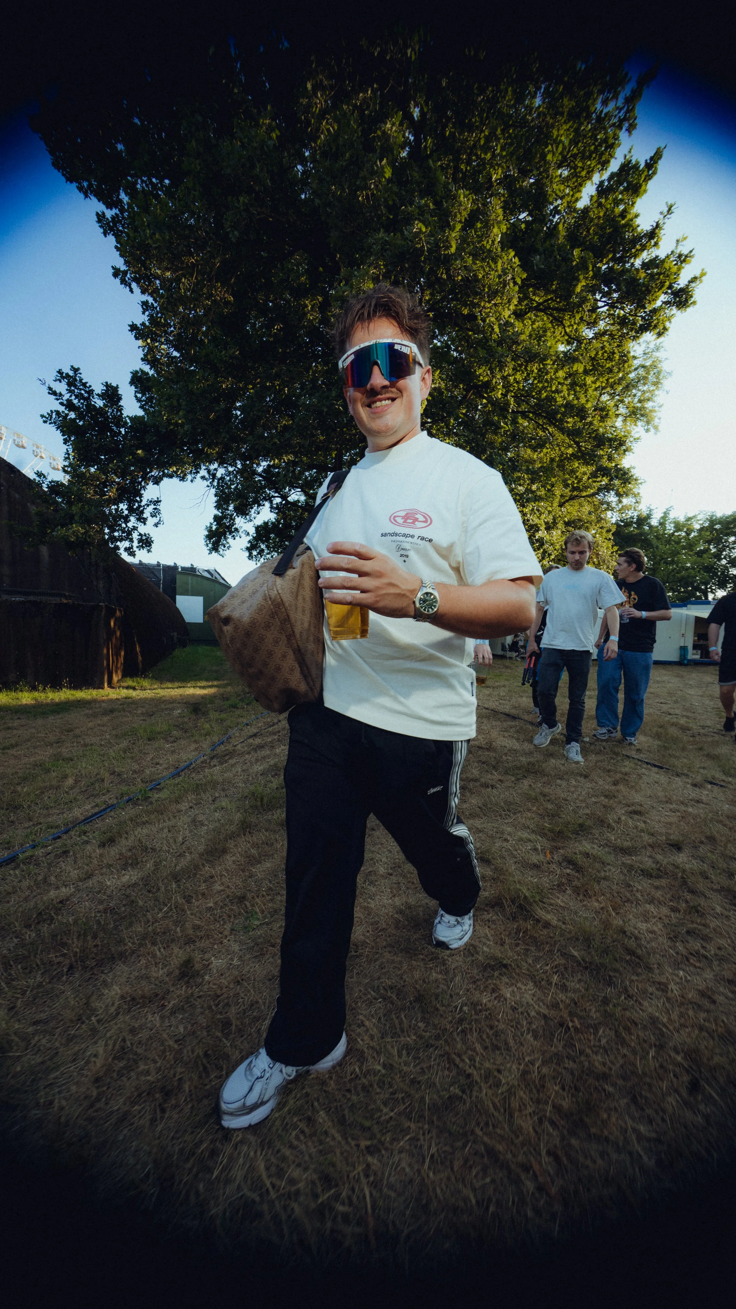 Editorial Festivalfotografie von Sonny Wern mit klarem Fokus auf Künstlerpersönlichkeit und Bühnenpräsenz beim Parookaville Festival.