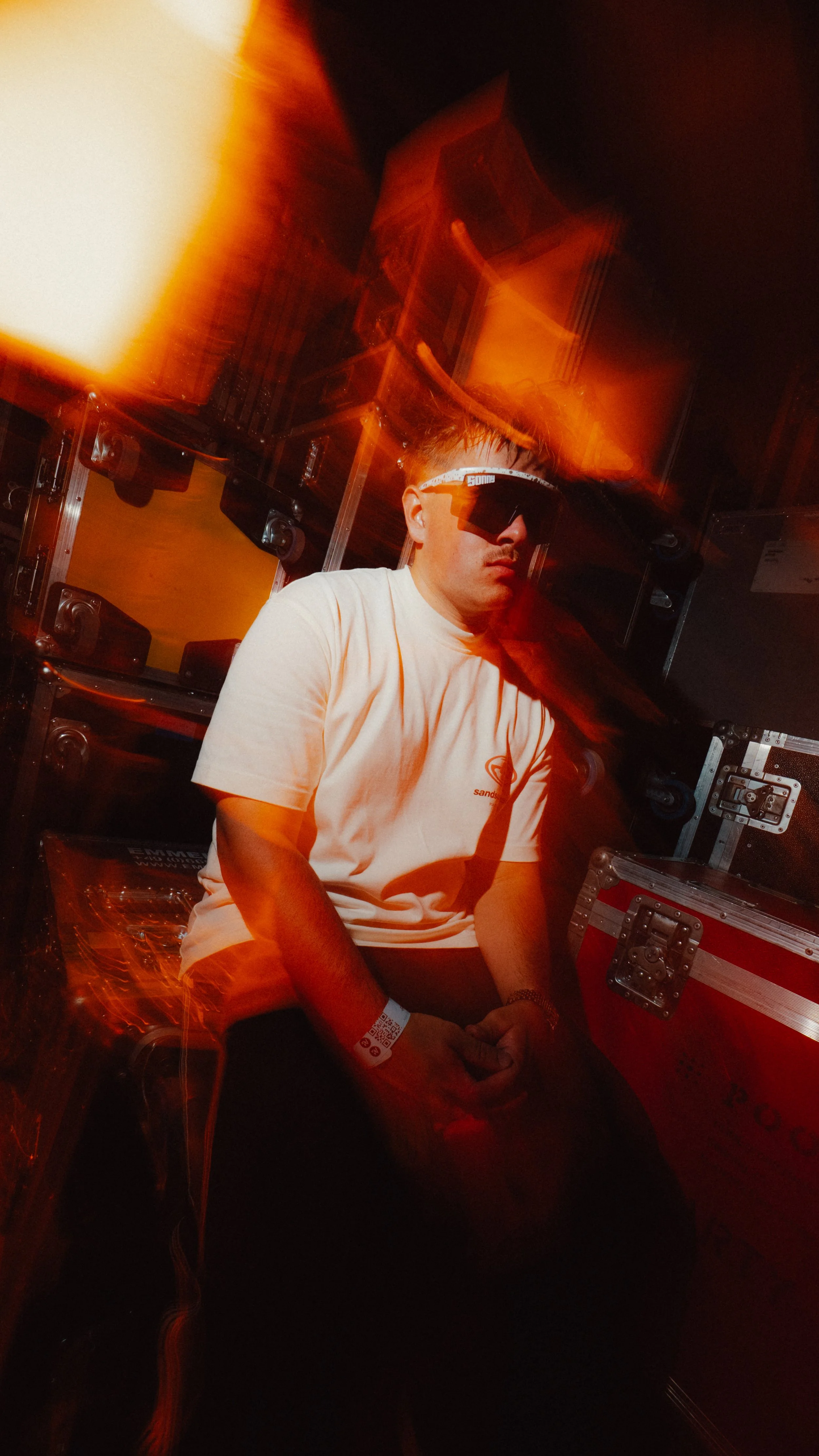 Professionelle Pressefotografie von Sonny Wern bei einem Live-Auftritt auf dem Parookaville Festival, geeignet für Medien, Booking und Artist Branding.