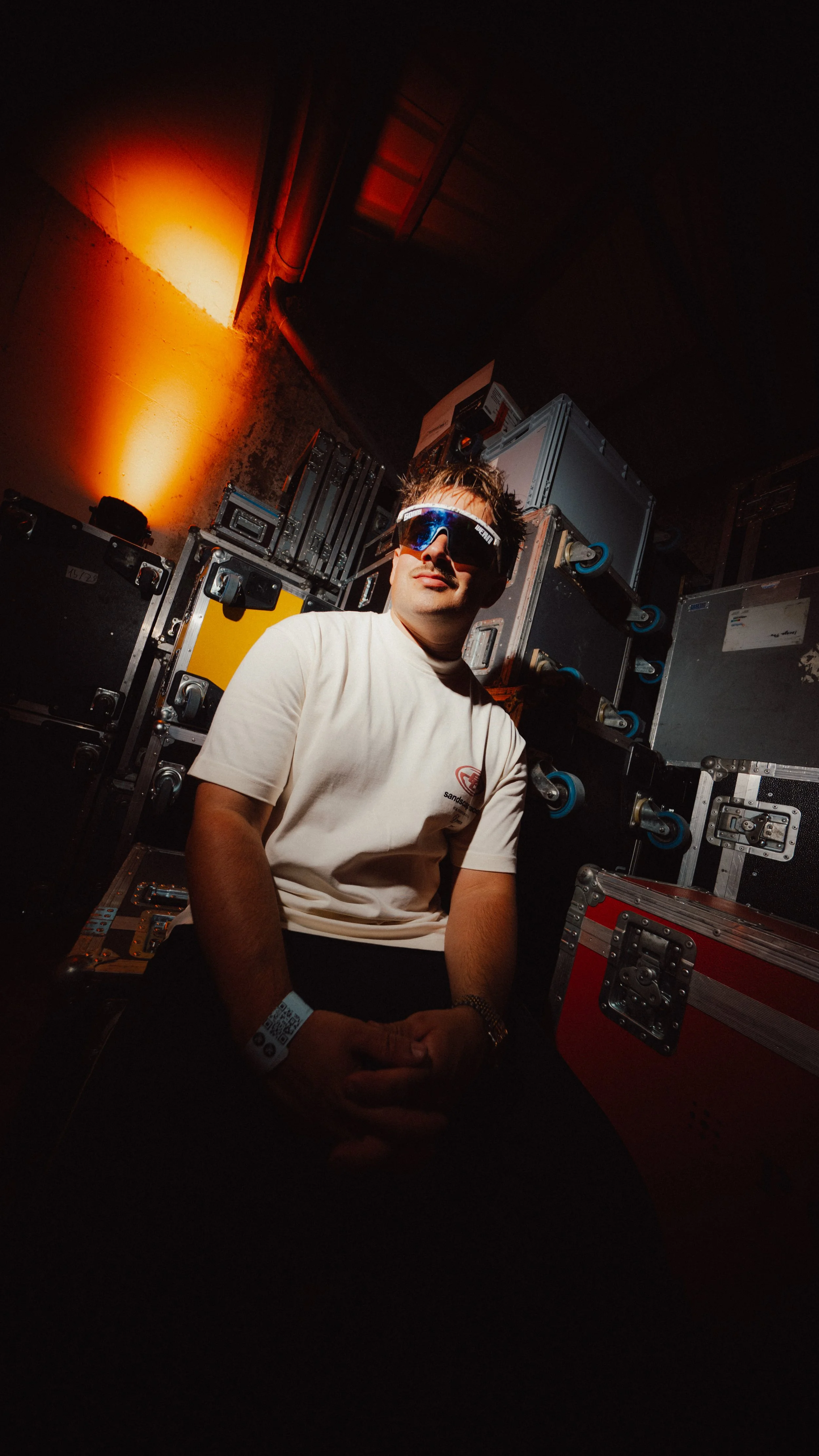 Hochwertiges Pressefoto von Sonny Wern auf der Festivalbühne beim Parookaville, aufgenommen für Pressearbeit und Veranstalterkommunikation.