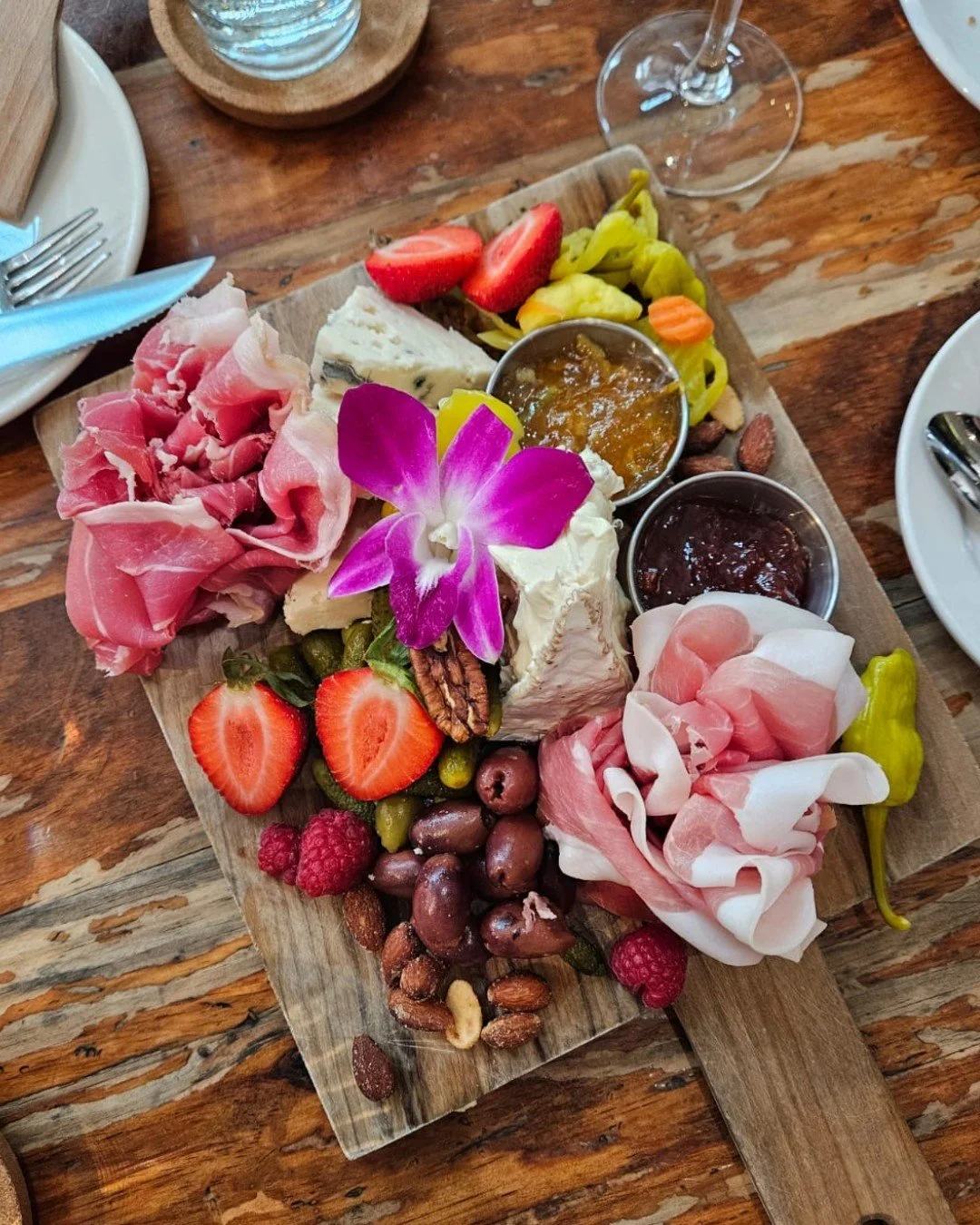 Honestly&hellip; nothing gathers people faster than a good charcuterie board 🧀🍇

No awkward small talk. No rules. Just grabbing, grazing, laughing and suddenly you&rsquo;re connected.
It&rsquo;s joy on a board. It&rsquo;s community without trying t