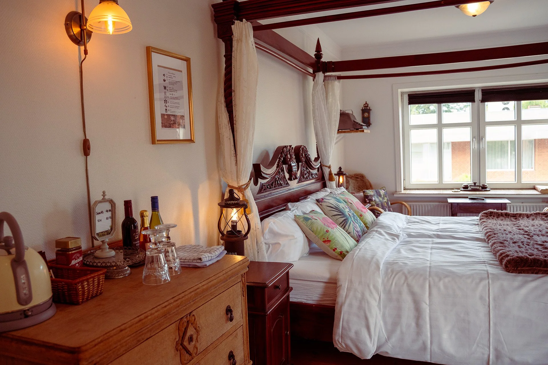 Natbord mahogni olielampe vin glas