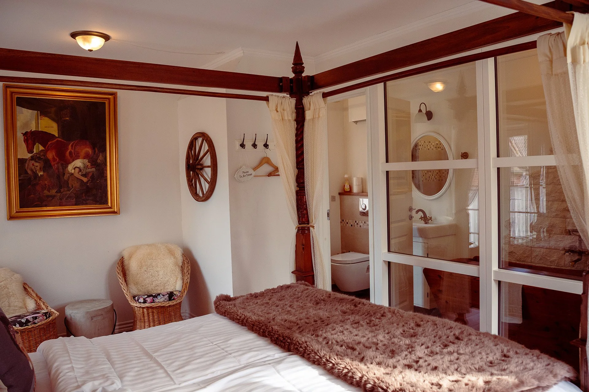 Himmelseng glasdøre badeværelse dobbeltværelse maritim dekor