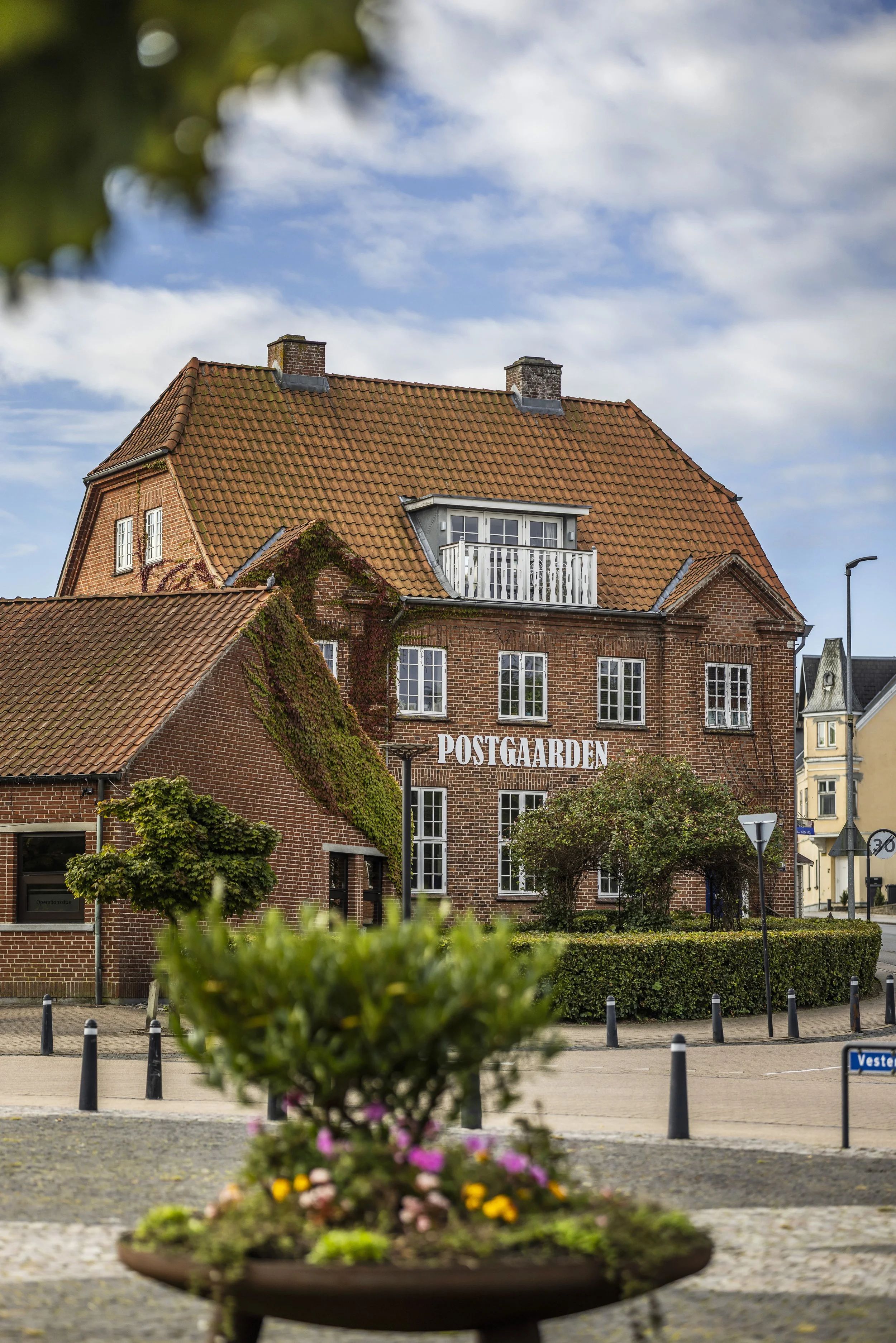 Boutique Hotel Postgården facade historisk bygning Holsted