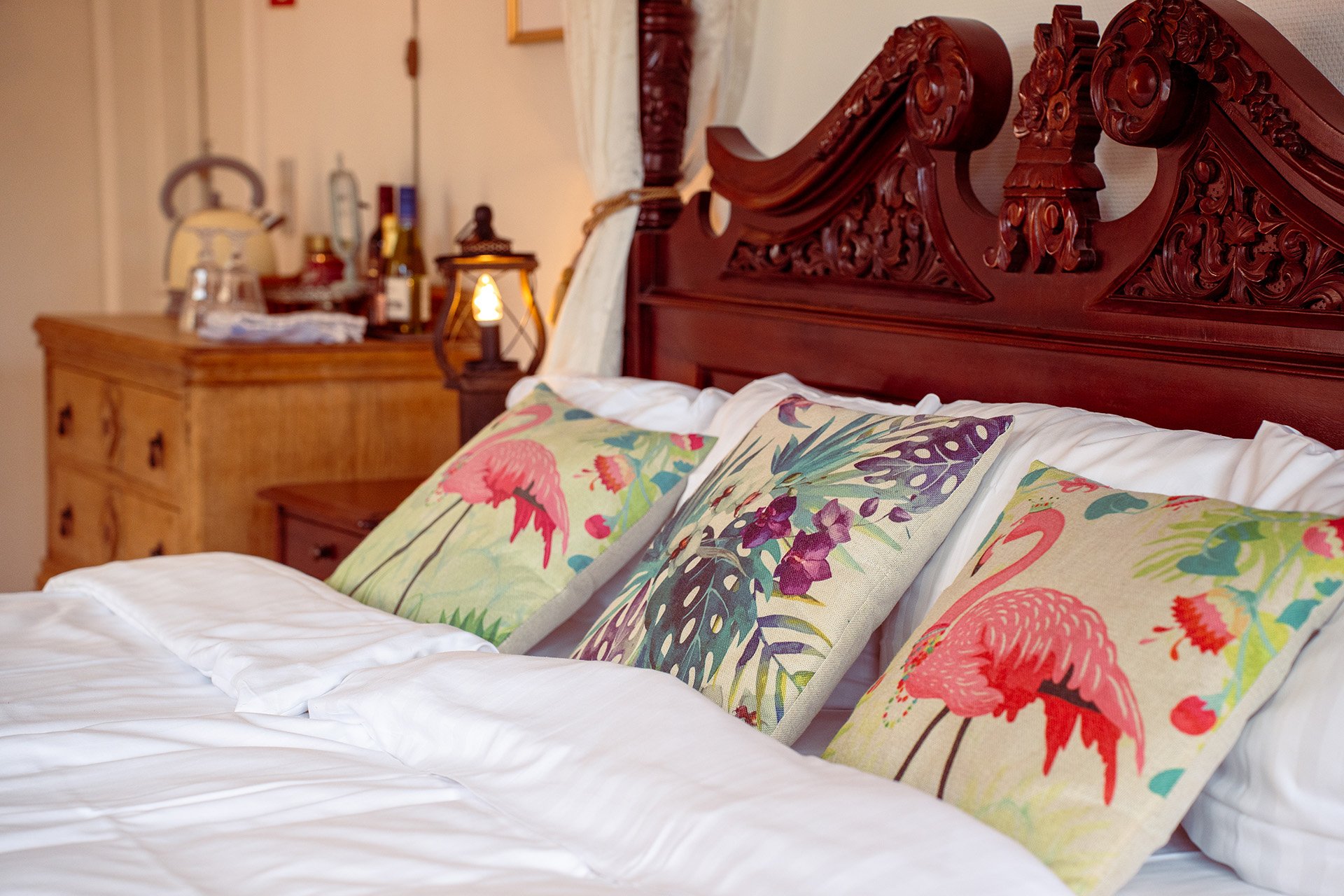 Mahogni hovedgærde flamingo puder tekøkken