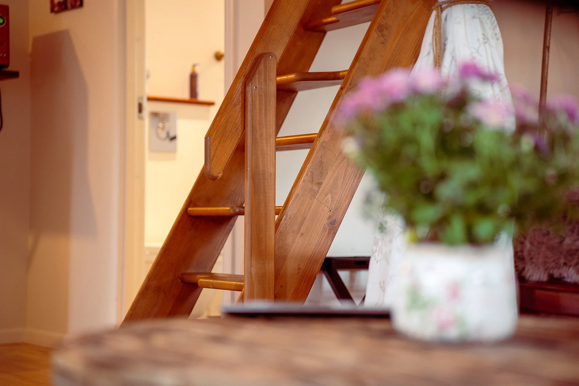 Hemsstige detalje, blomster, Det Første Kys suite