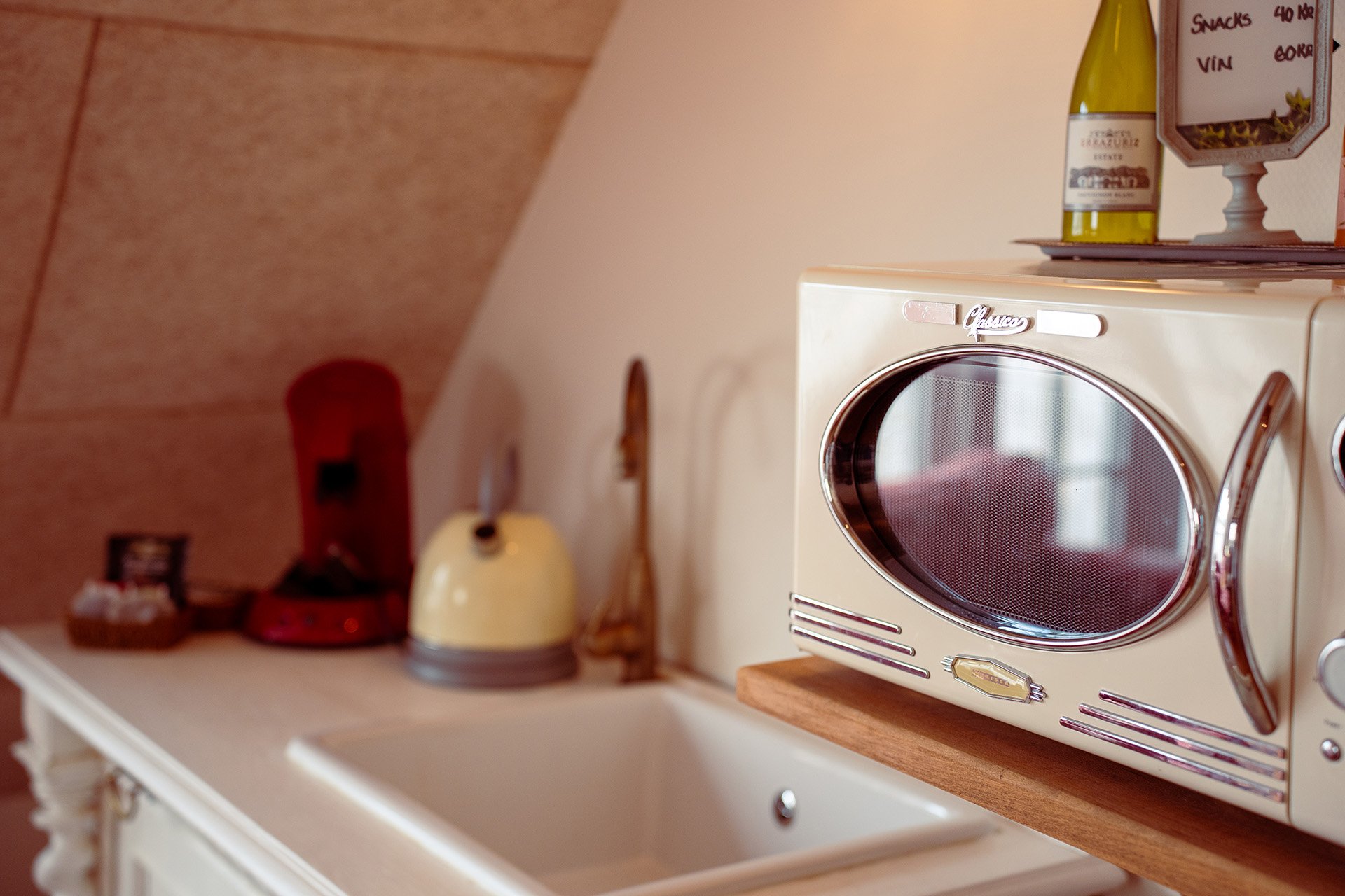 Vintage vaskemaskine, køkkenvask, loftstrappe, Cockpit Suite