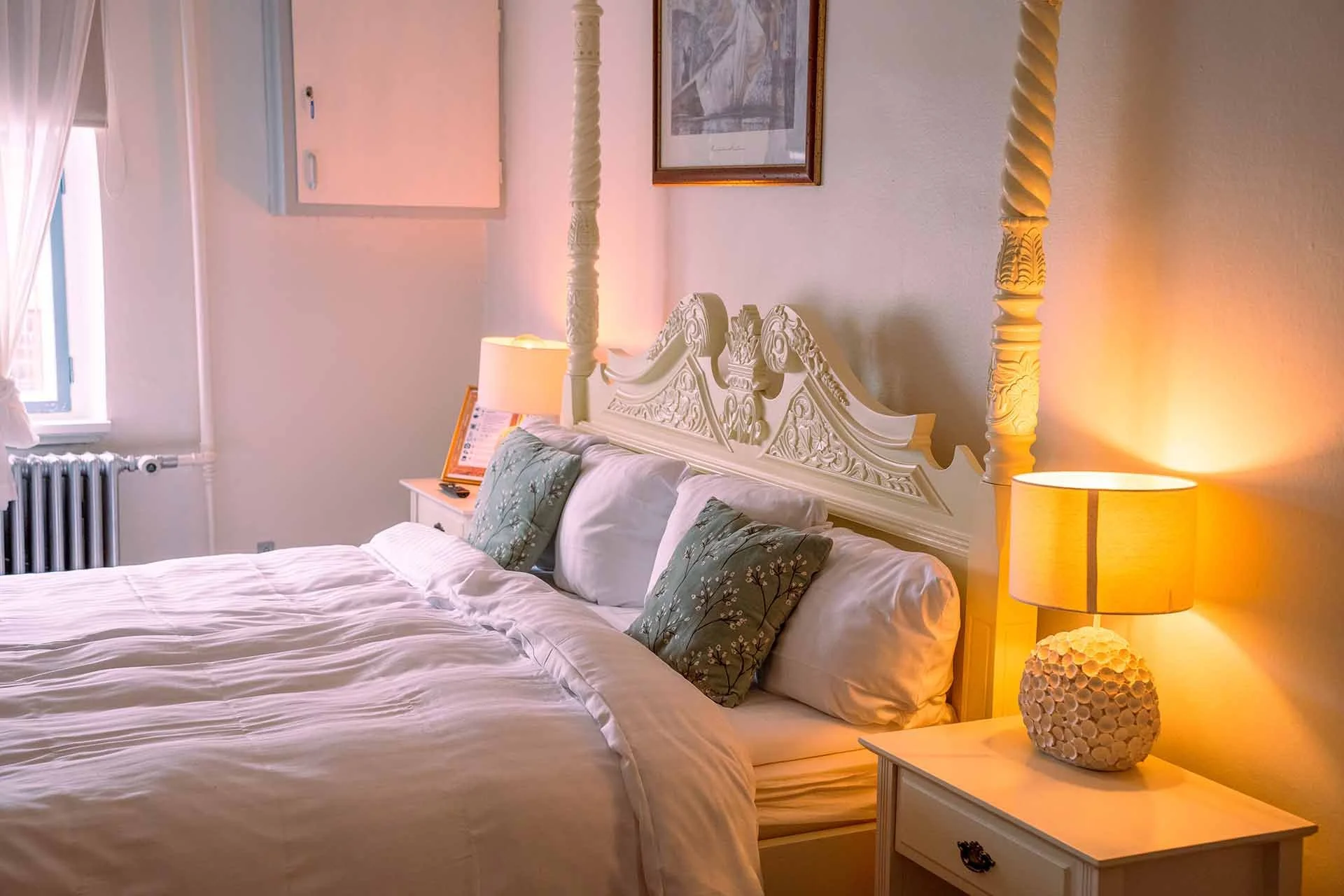 Dommersuiten Tinghuset himmelseng suite Boutique Hotel Postgården