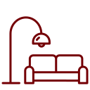 En lampe over en sofa.