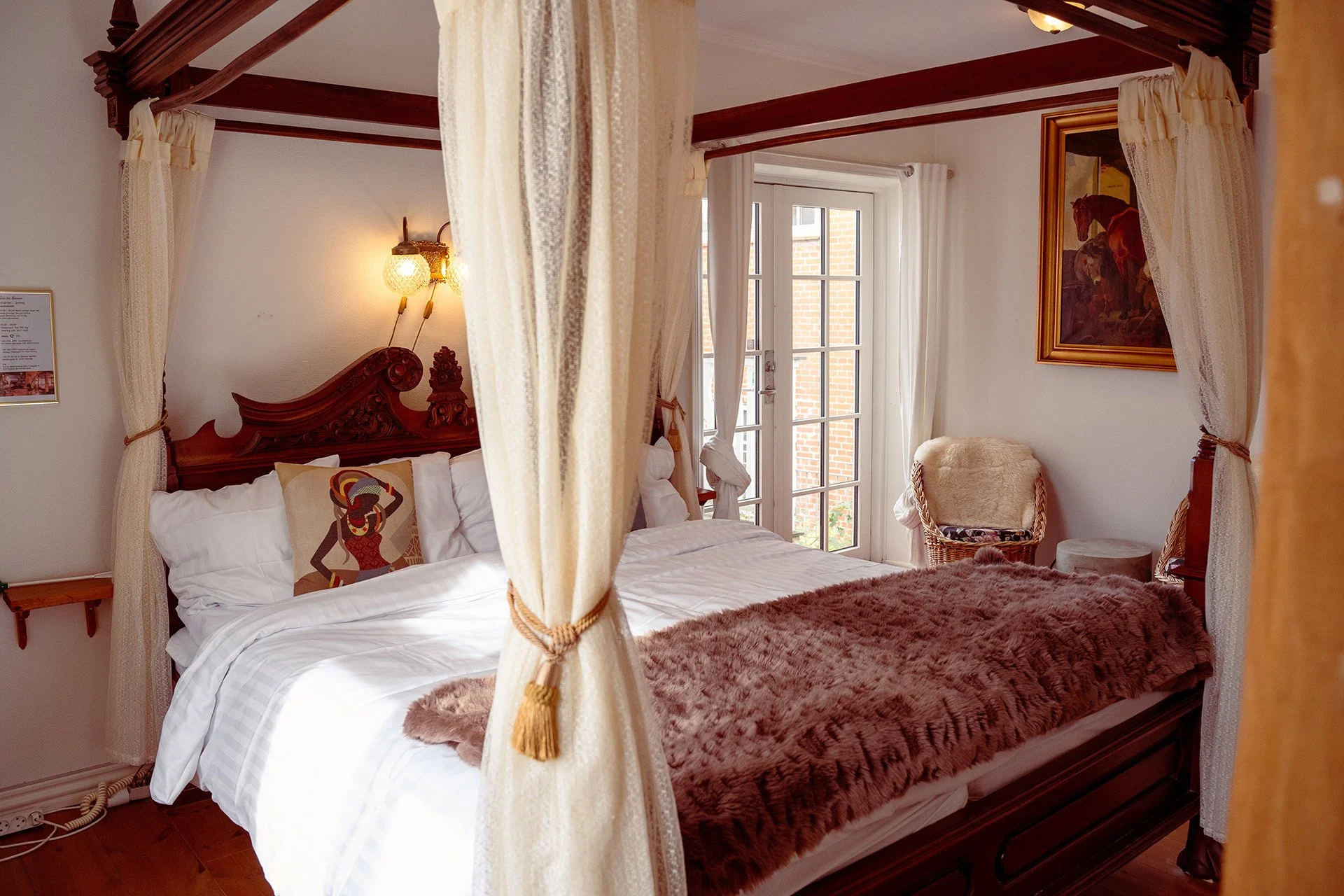 Husmand Sørensens Kammer dobbeltværelse mahogni seng udsigt Boutique Hotel Postgården