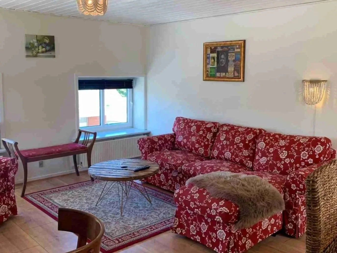 Ernest Hemmingway suite lounge rød mønster sofa Boutique Hotel Postgården