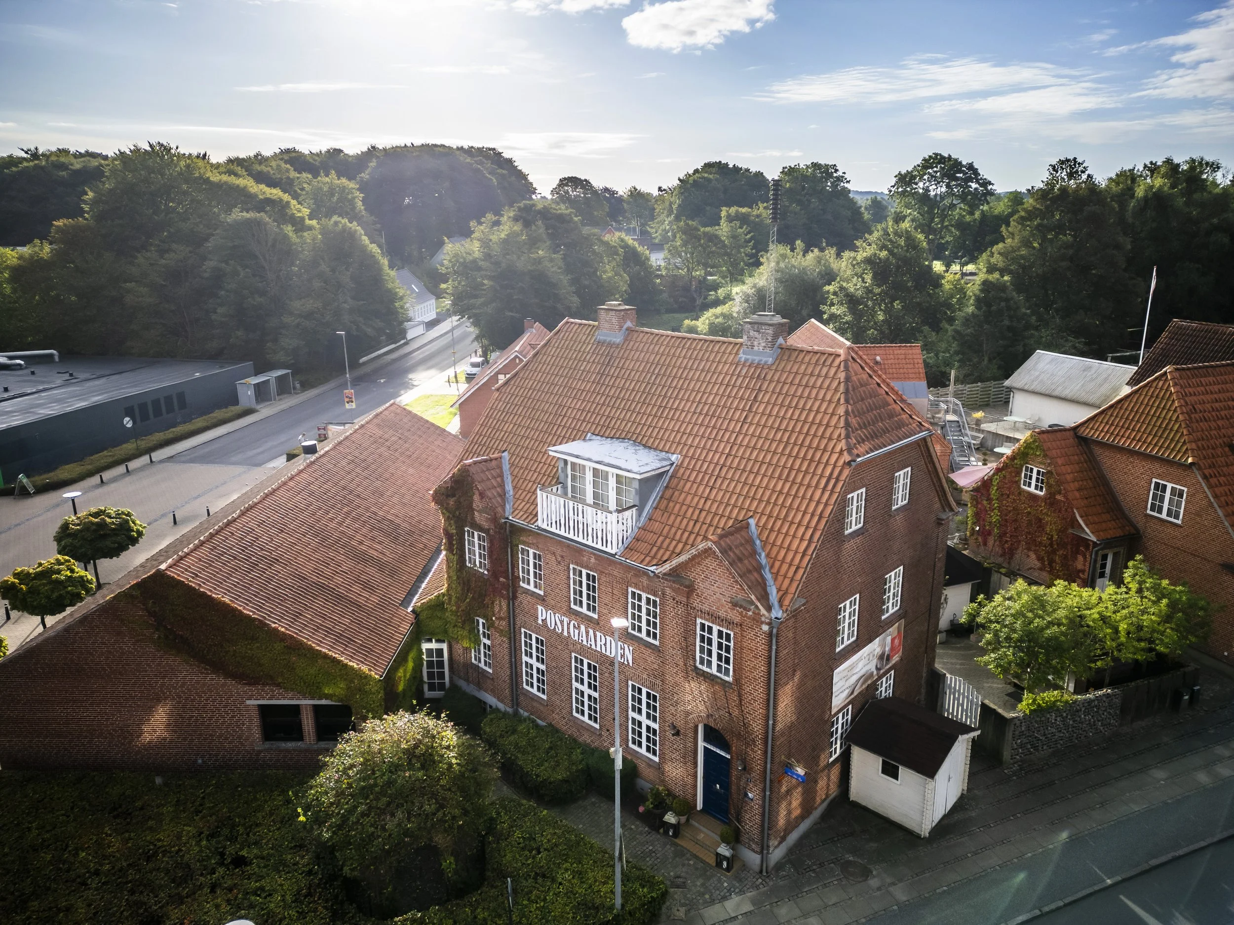 Boutique Hotel Postgården luftfoto historisk bygning Holsted