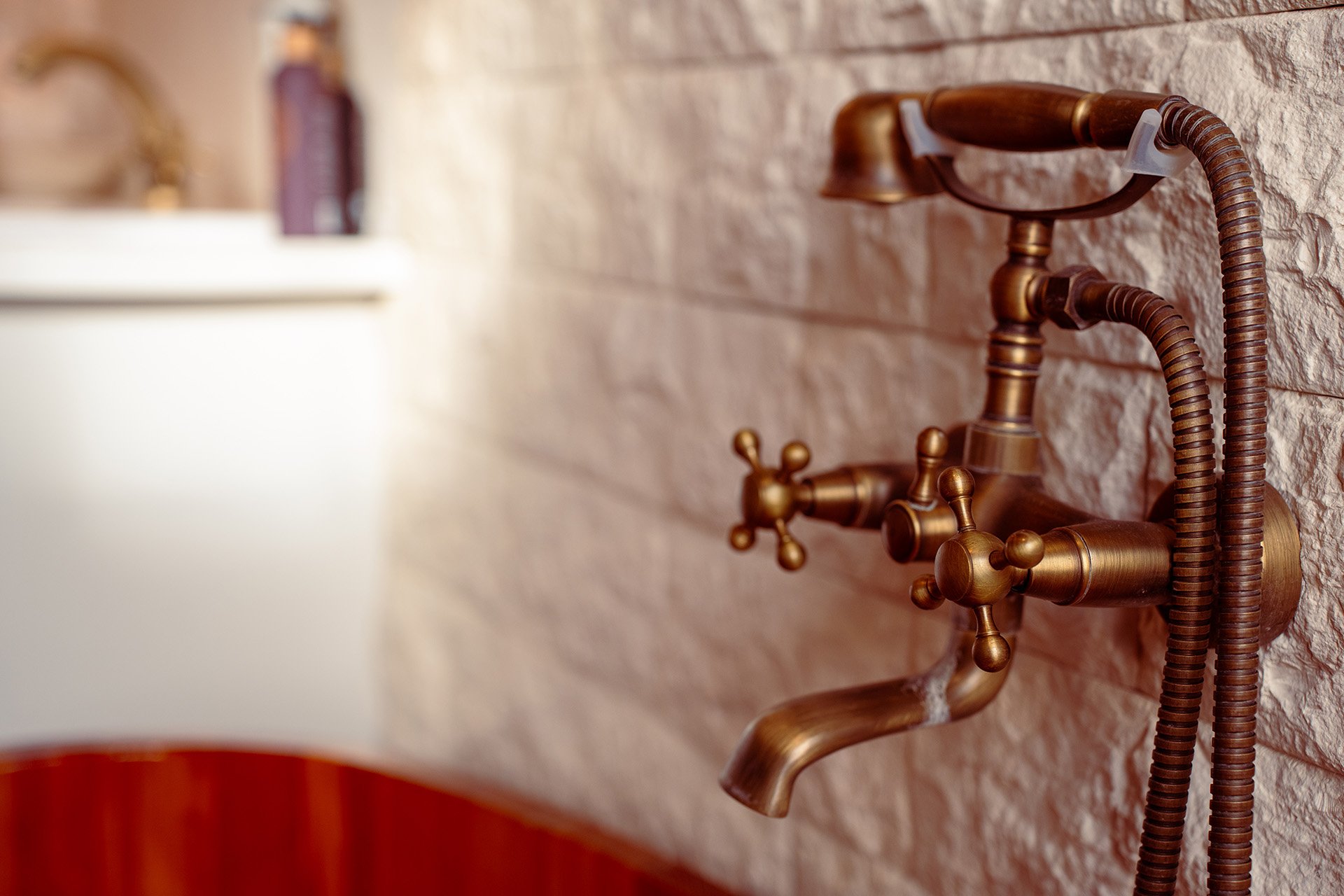 Brusehoved kobber vintage armatur flisevæg