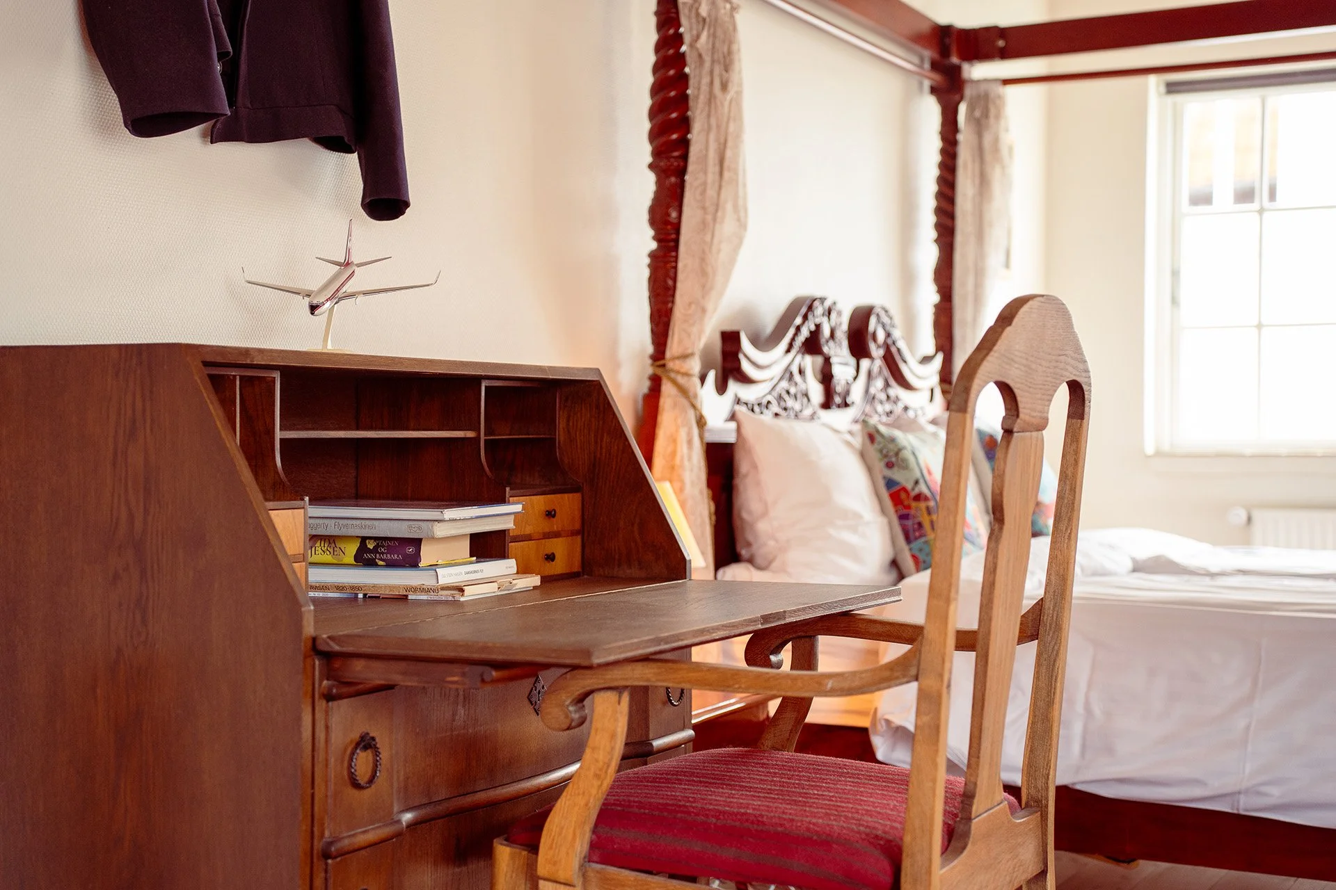 Luftkaptajnens Cockpit suite arbejdsområde mahogni Boutique Hotel Postgården