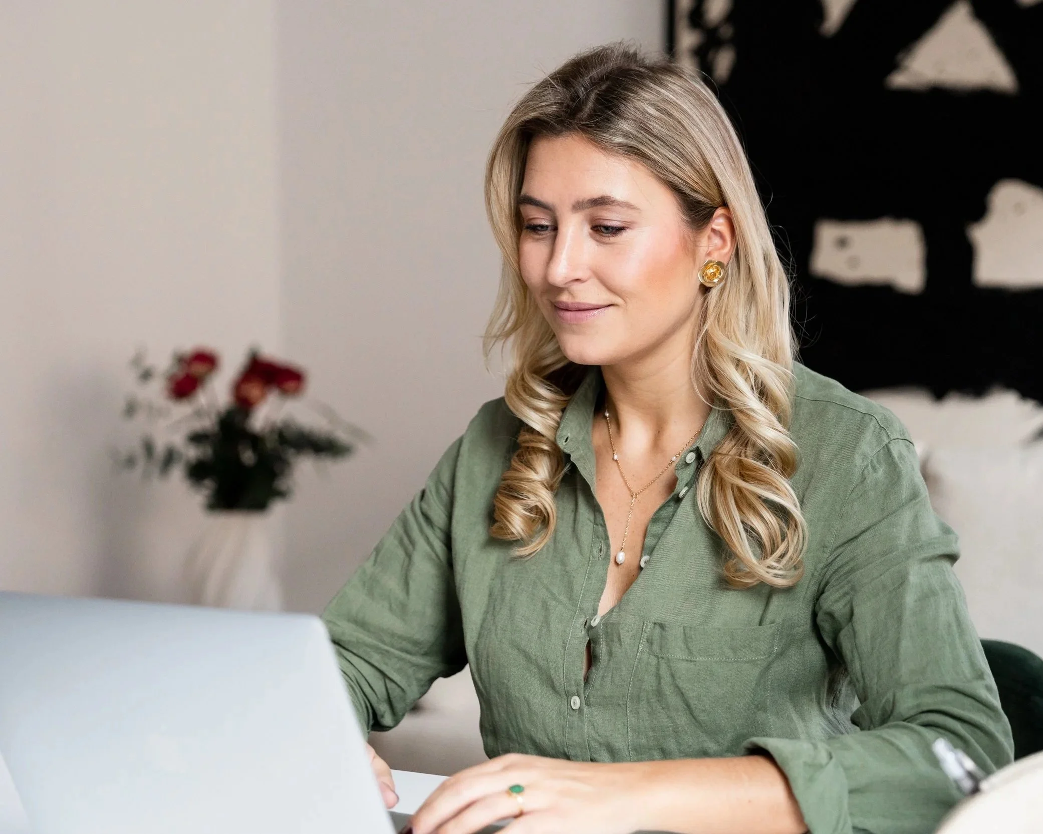 Praxisinhaberin der Praxis Roosen, Gina Roosen, Psychologische Psychotherapeutin. Für Anfragen und Terminvereinbarungen nehmen Sie bitte Kontakt auf.