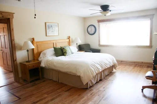 Private Queen Suite with Queen and twin beds