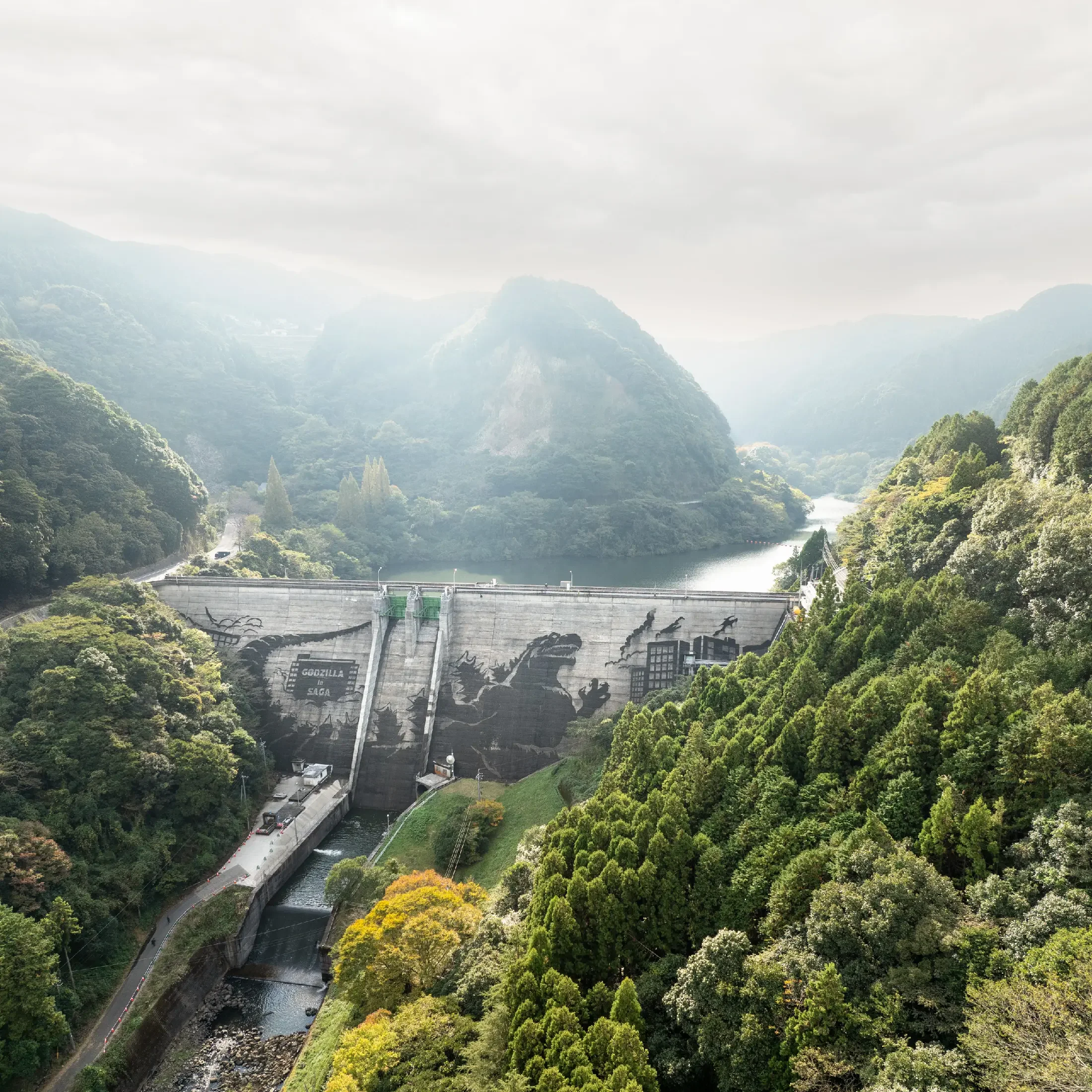 Iwayagawachi-Staudamm, Japan
Kächer: Godzilla TM & © TOHO CO., LTD.